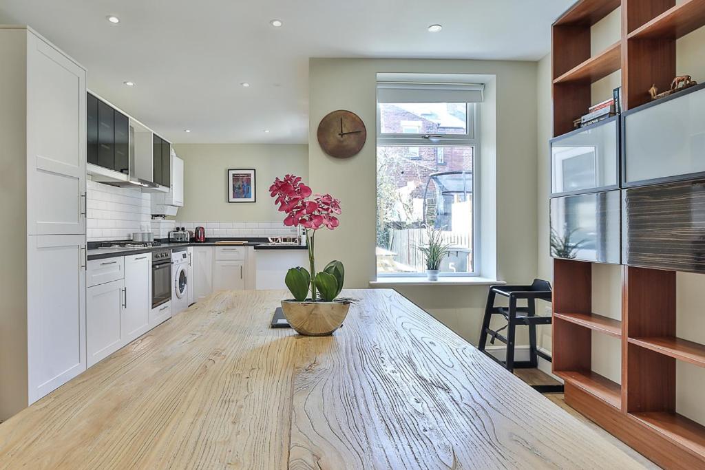 Refurbished Central Premium Property view 5