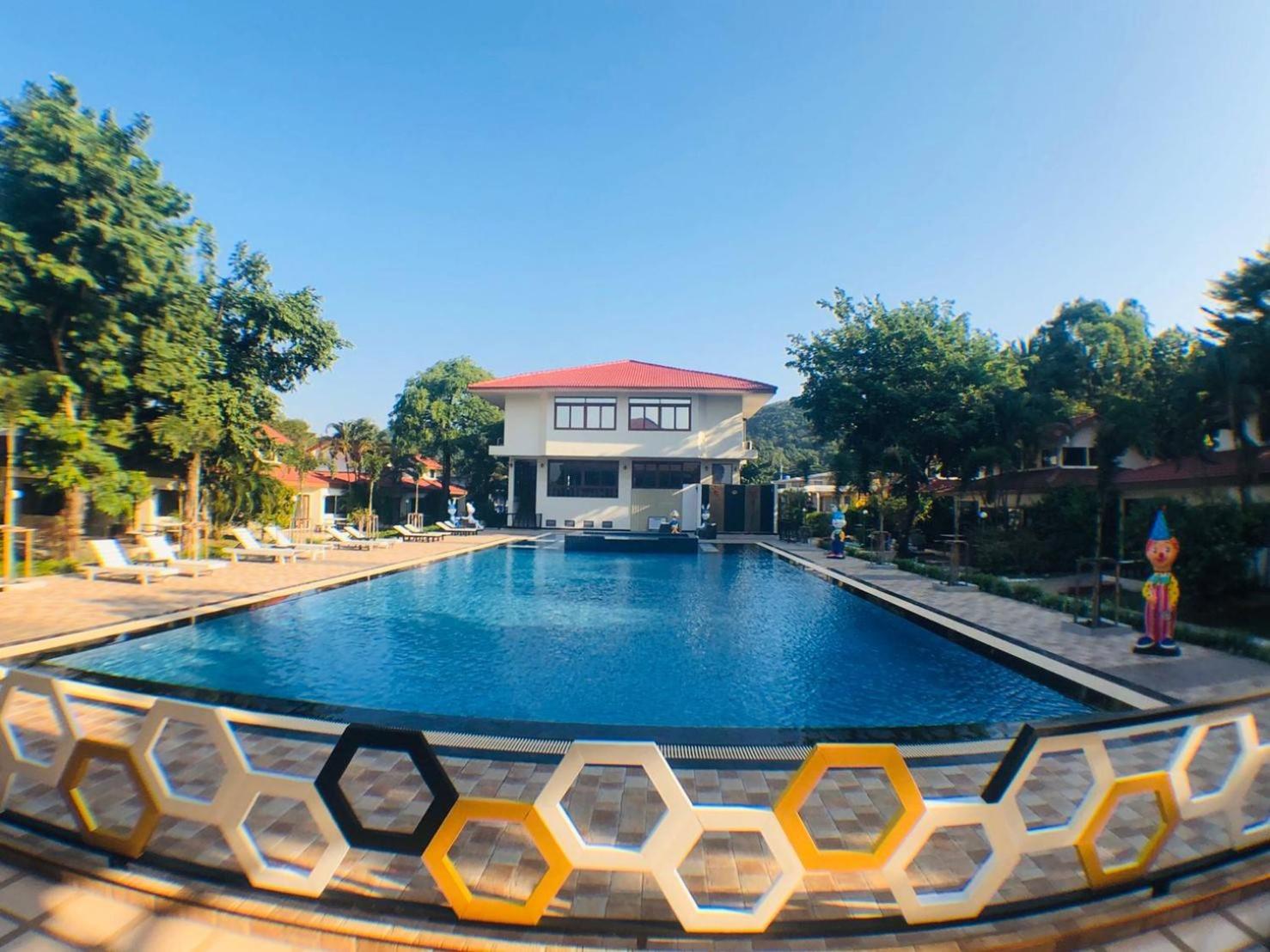 New Travel Beach Hotel & Resort