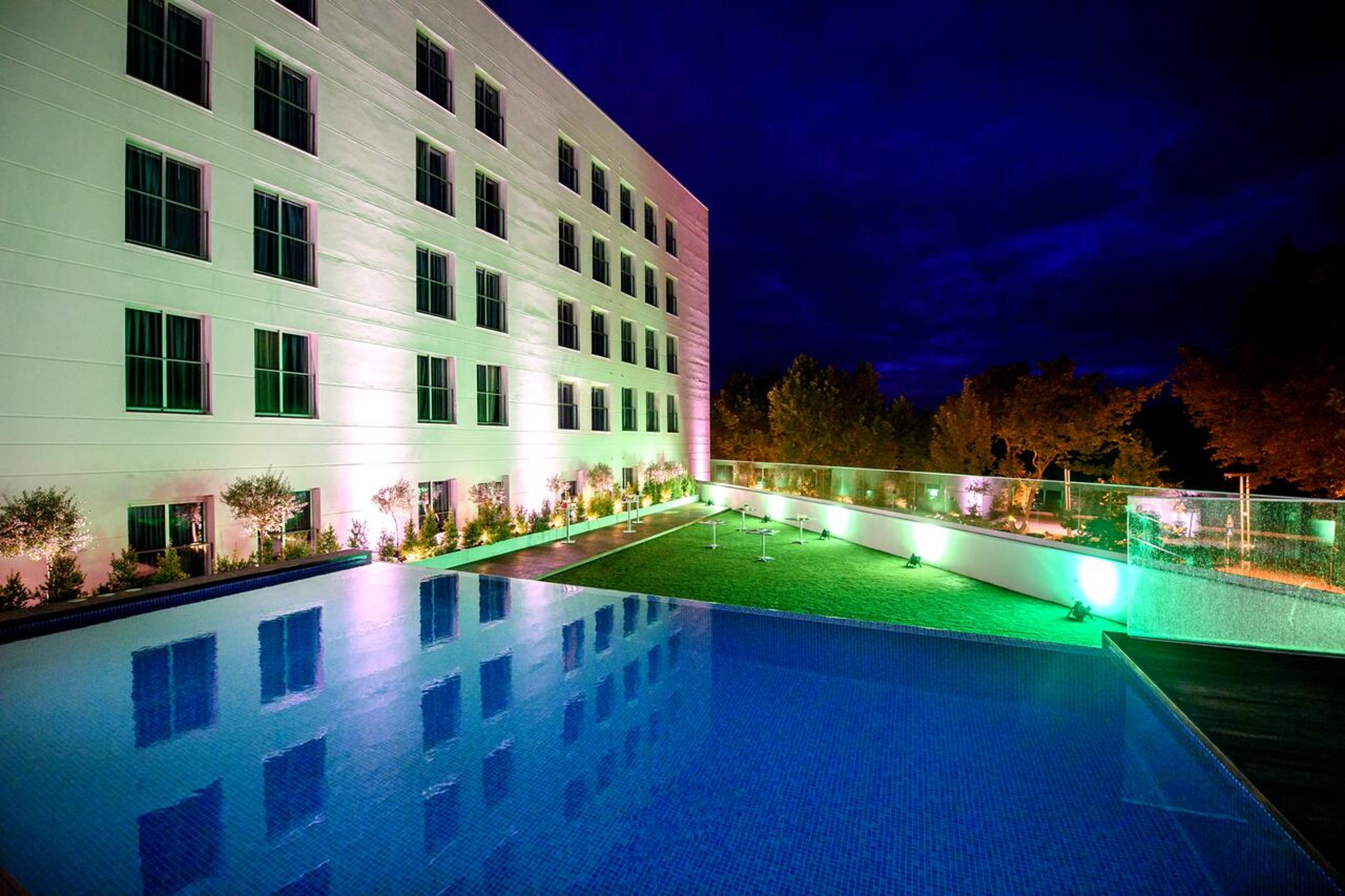 Hotel Lux Fatima Park - Hotel, Suites & Residence - Image 1
