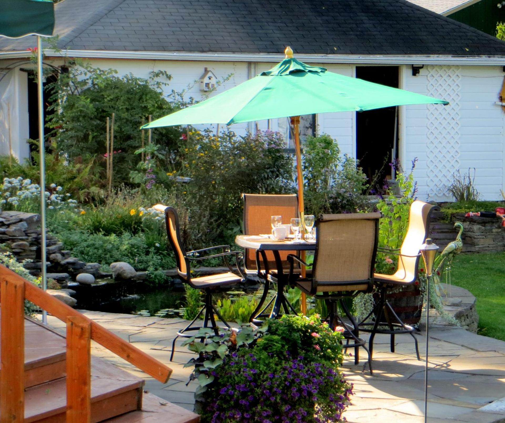 Enfield Manor Bed&Breakfast and Vacation Rental view 2