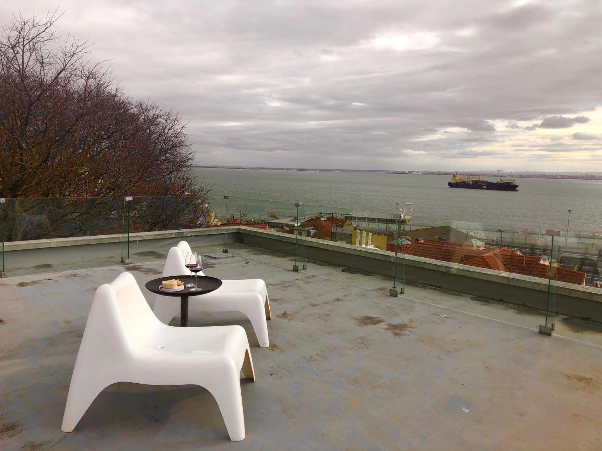 Charming Apartment in Alfama with river view! view 5