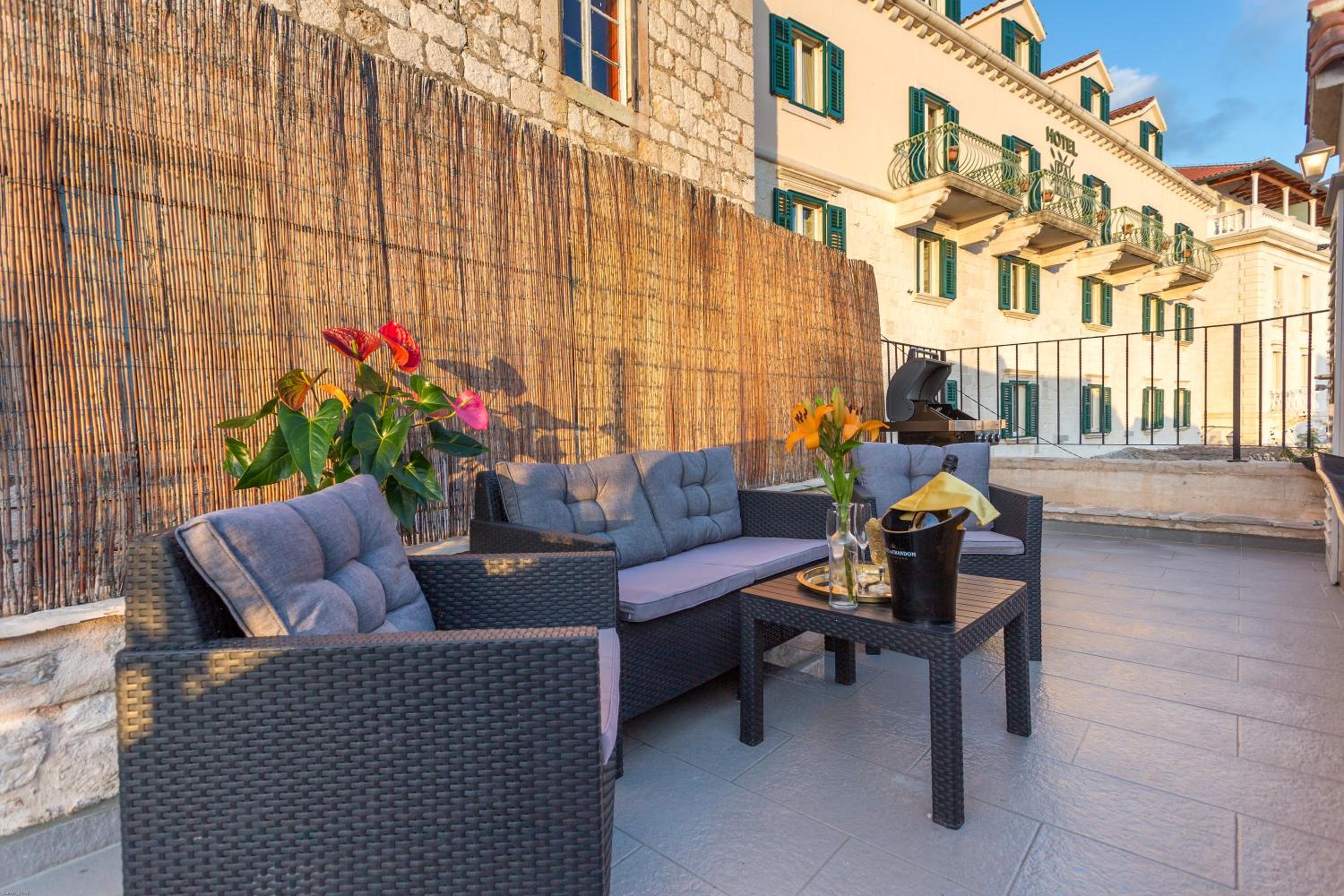 Lola Apartments - ZF Hvar