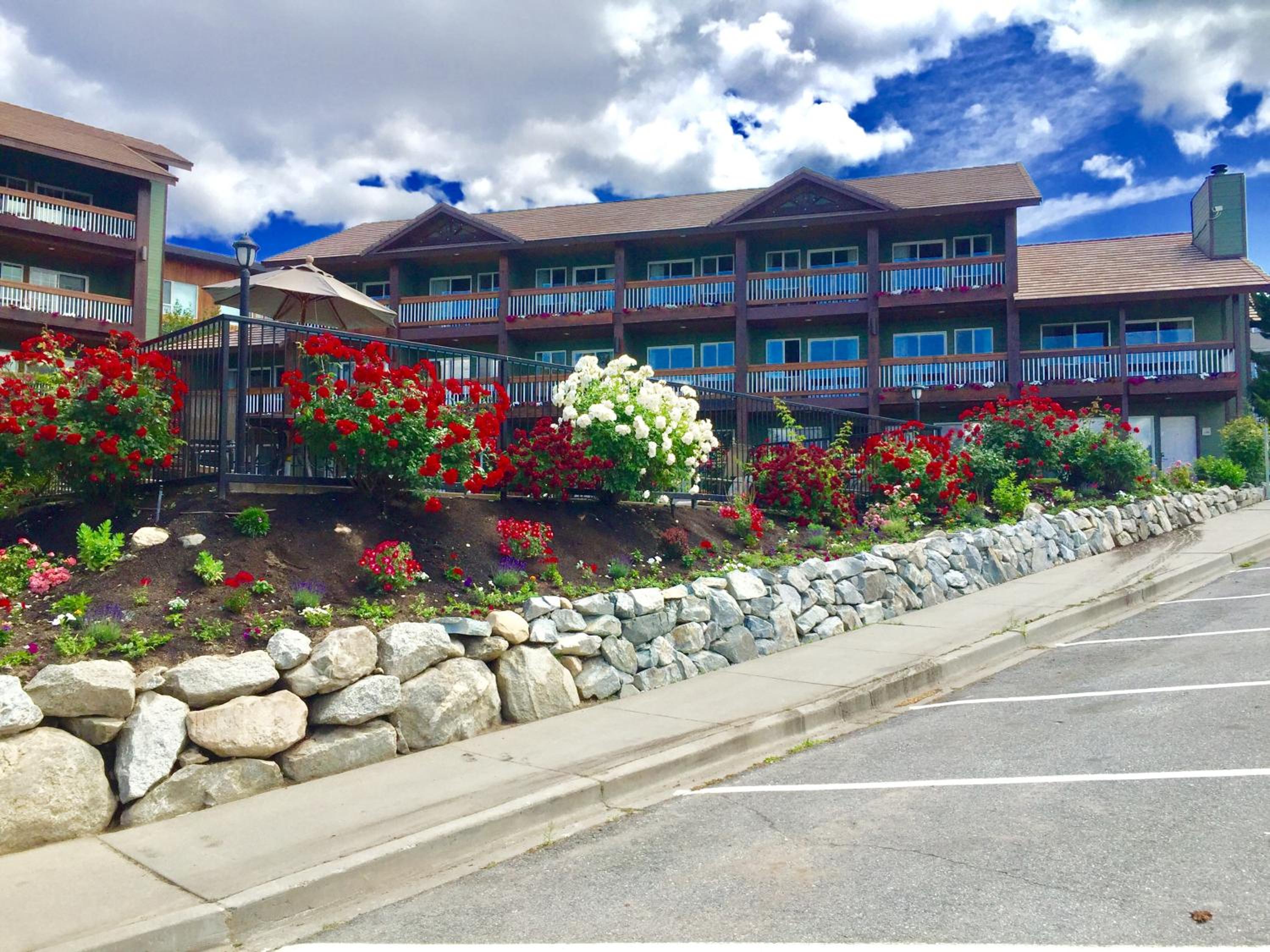 Lakeside Lodge and Suites