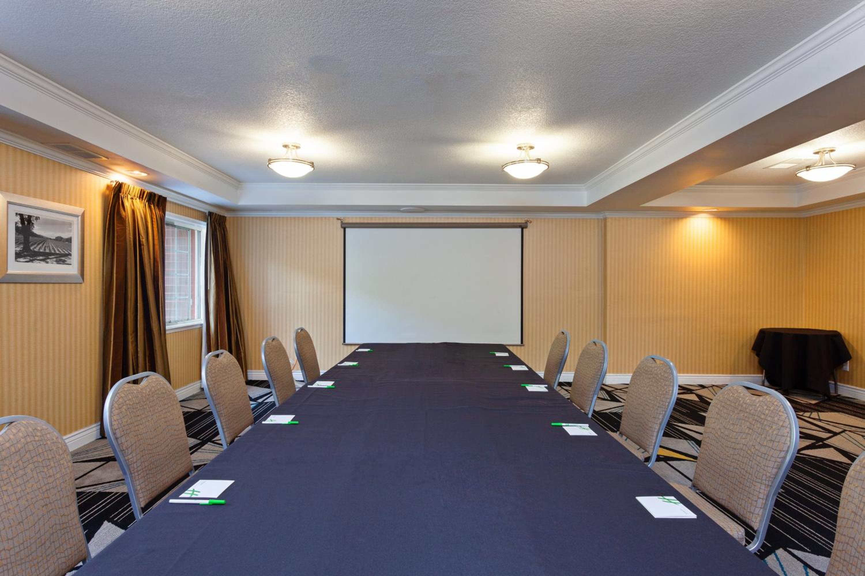 Holiday Inn  Suites San Mateo - SFO, an IHG Hotel - Property Image 8