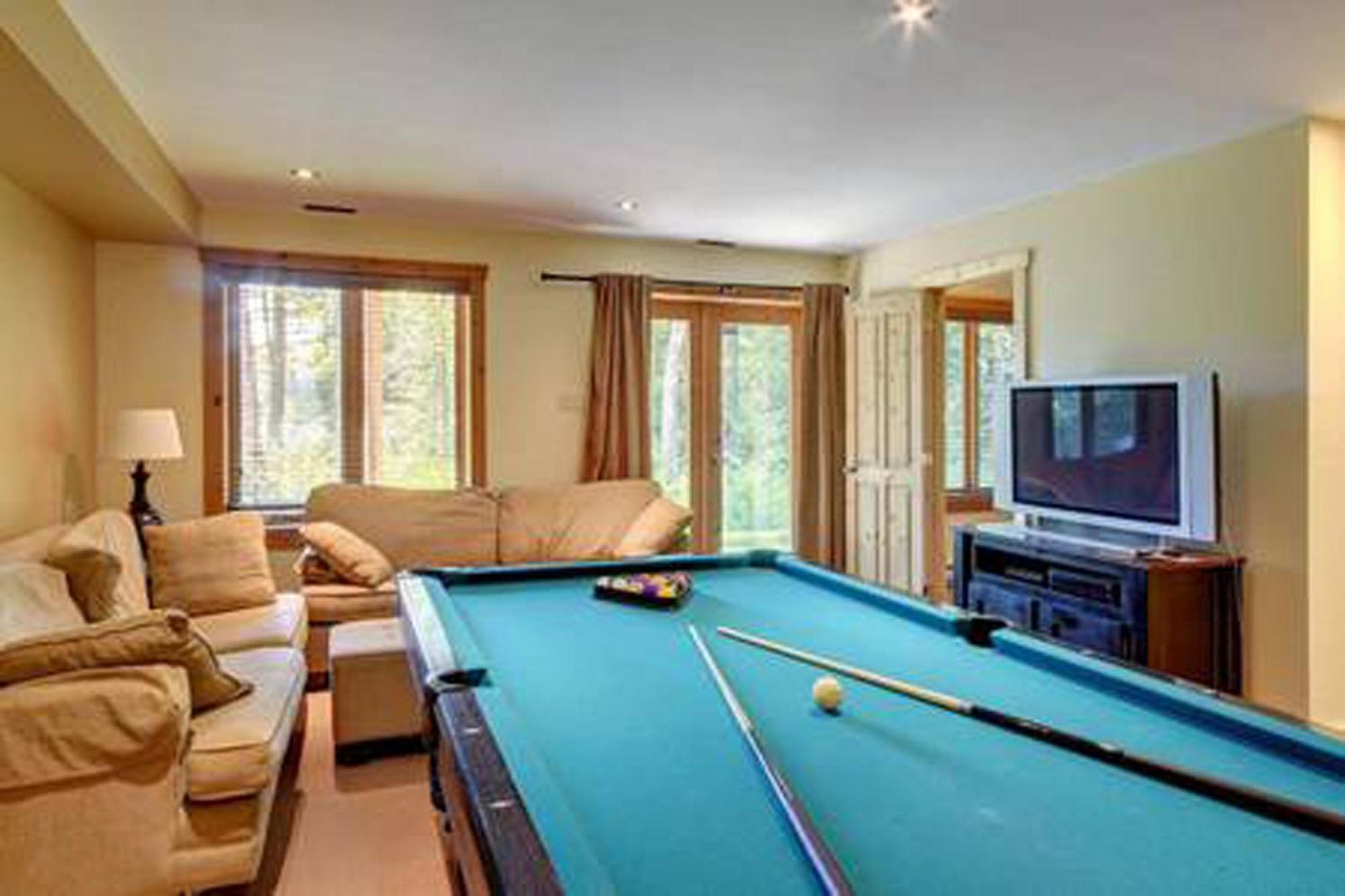 Chalet Mont Tremblant Luxury Lodge view 4