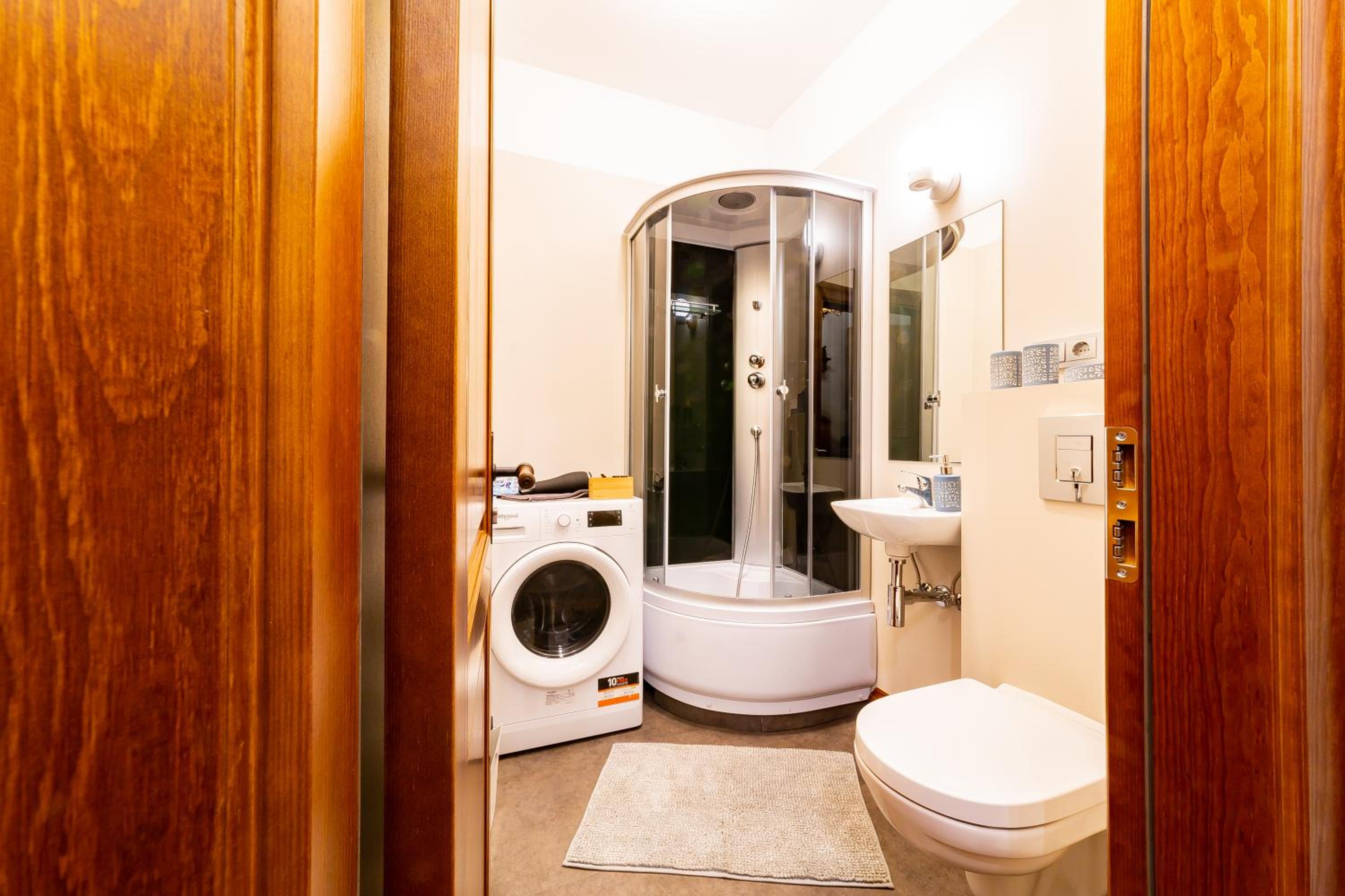 Ancient Storie's AP 65sqm Renovated Free parking view 5