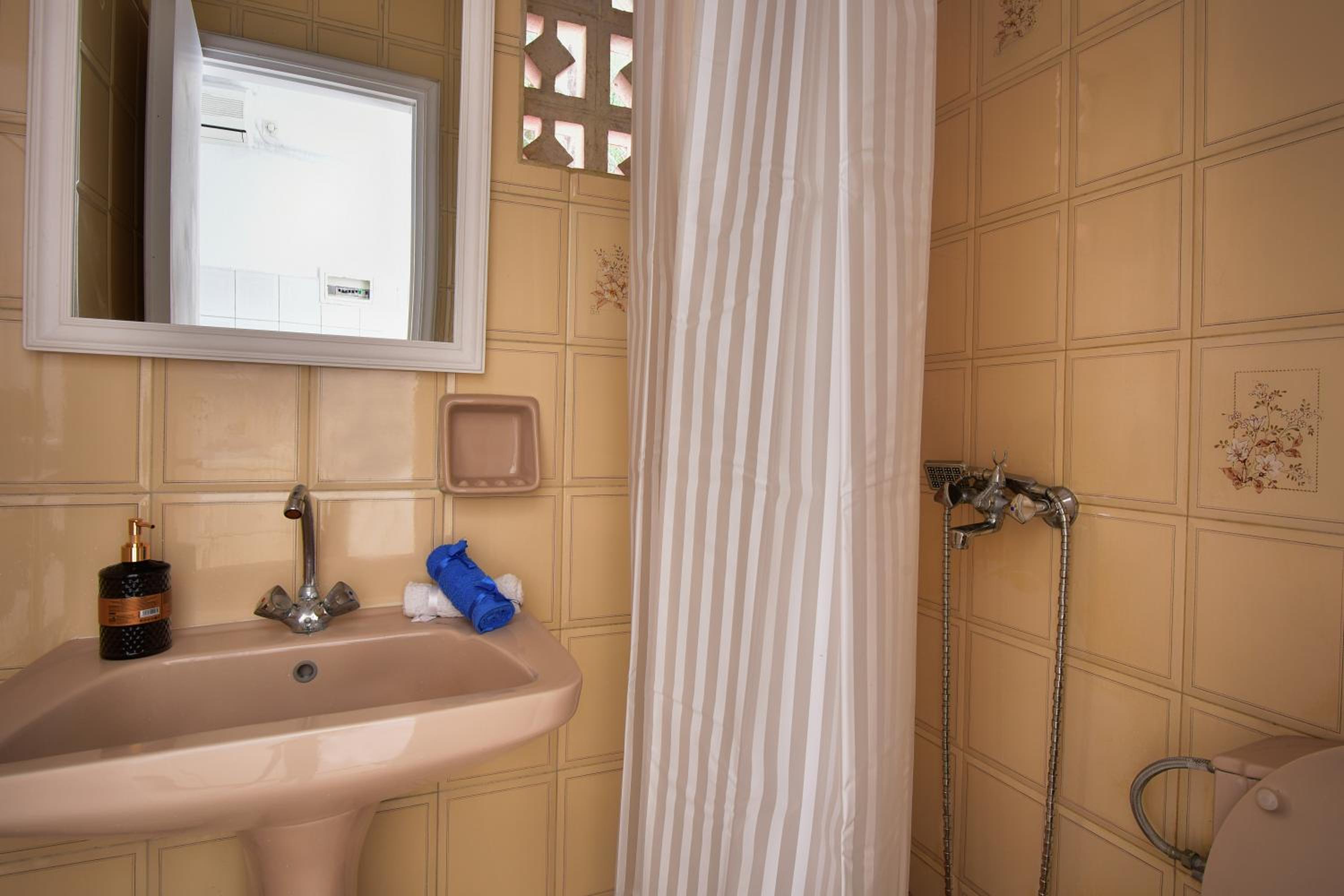 Merlyn Rooms into the nature, 100m from the beach view 2