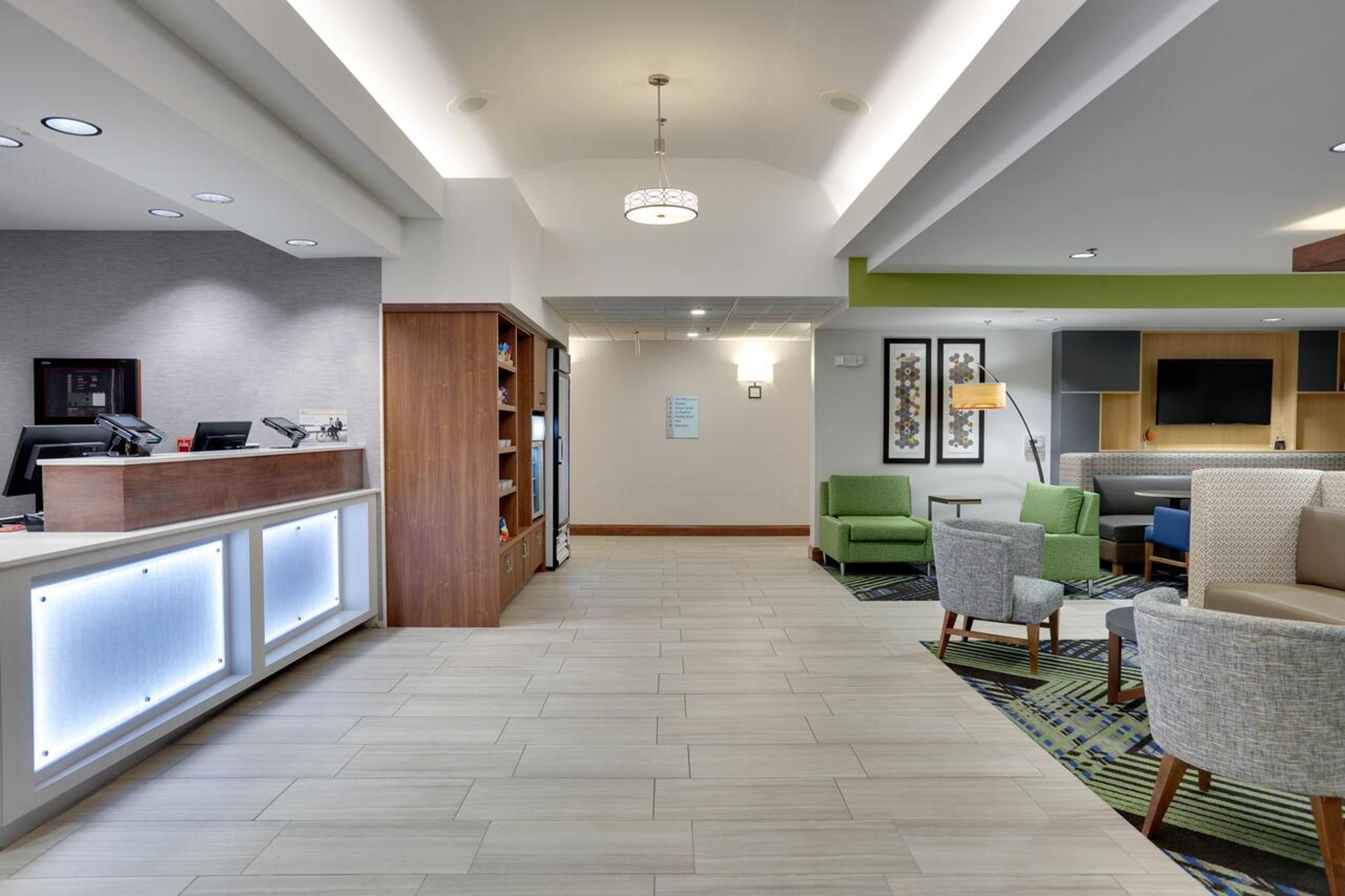 Mitchell Vacations - Holiday Inn Express  Suites Mitchell, an IHG Hotel - Property Image 5