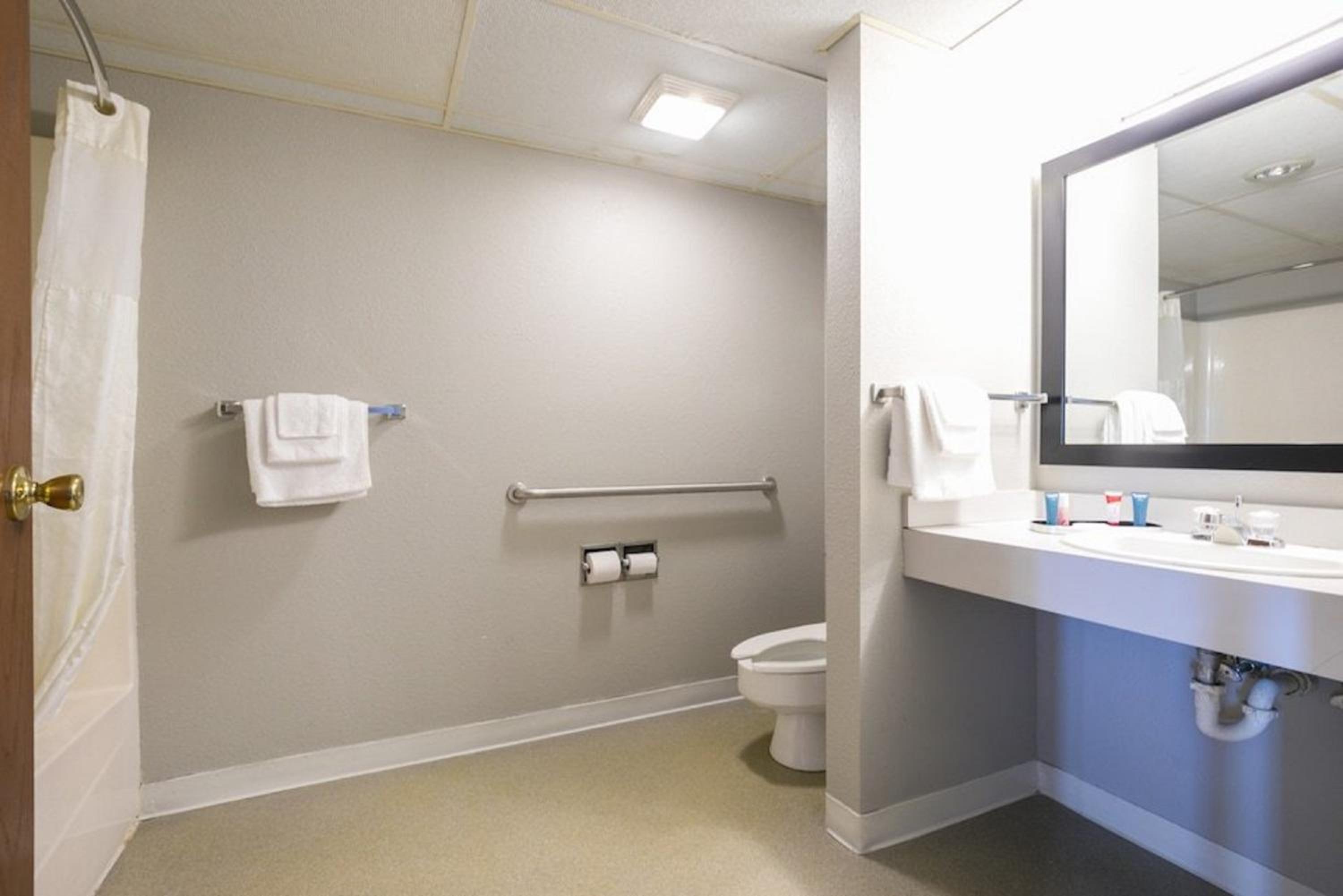 Hannibal Vacations - FairBridge Inn Express Monroe City - Property Image 3