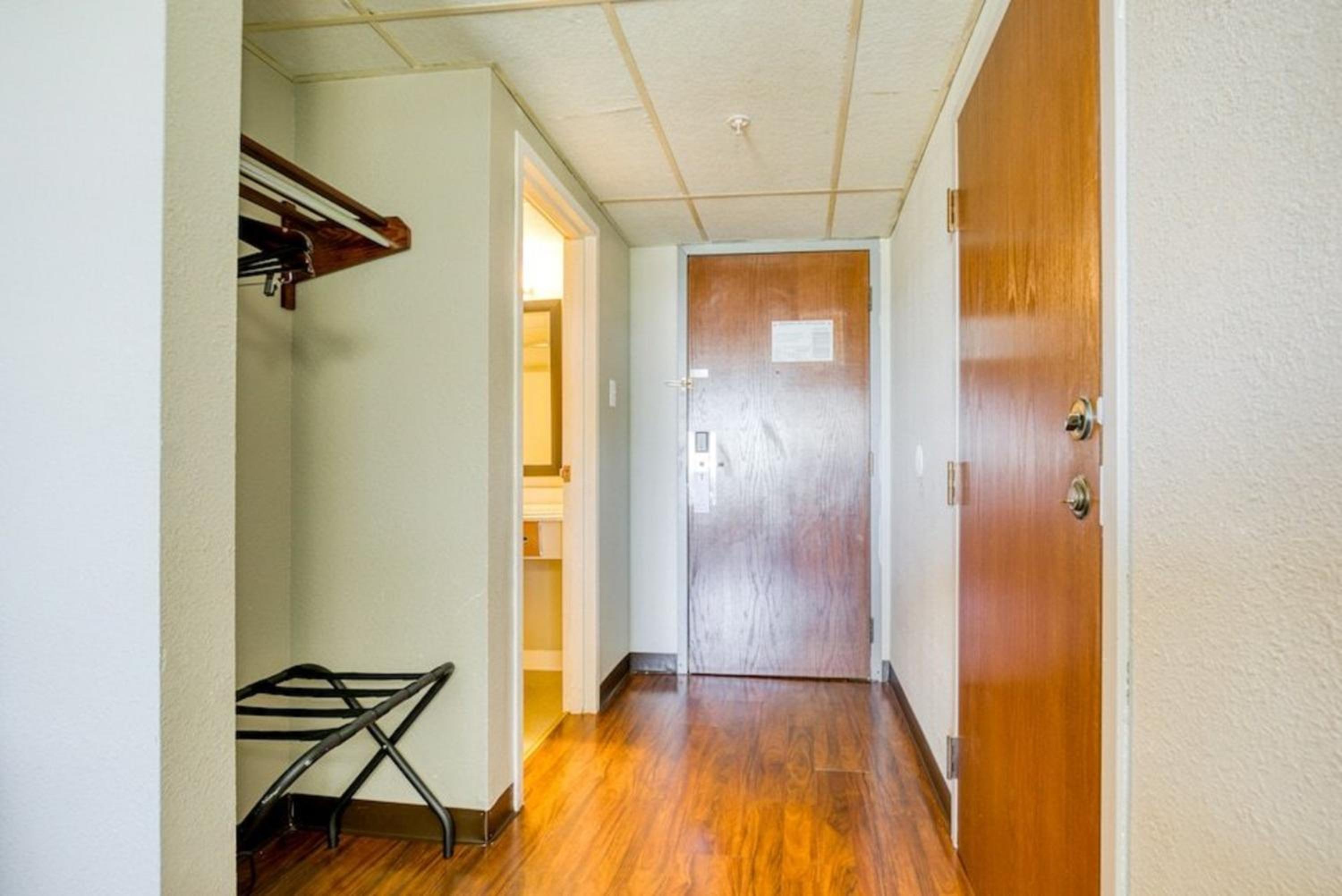 Hannibal Vacations - FairBridge Inn Express Monroe City - Property Image 2