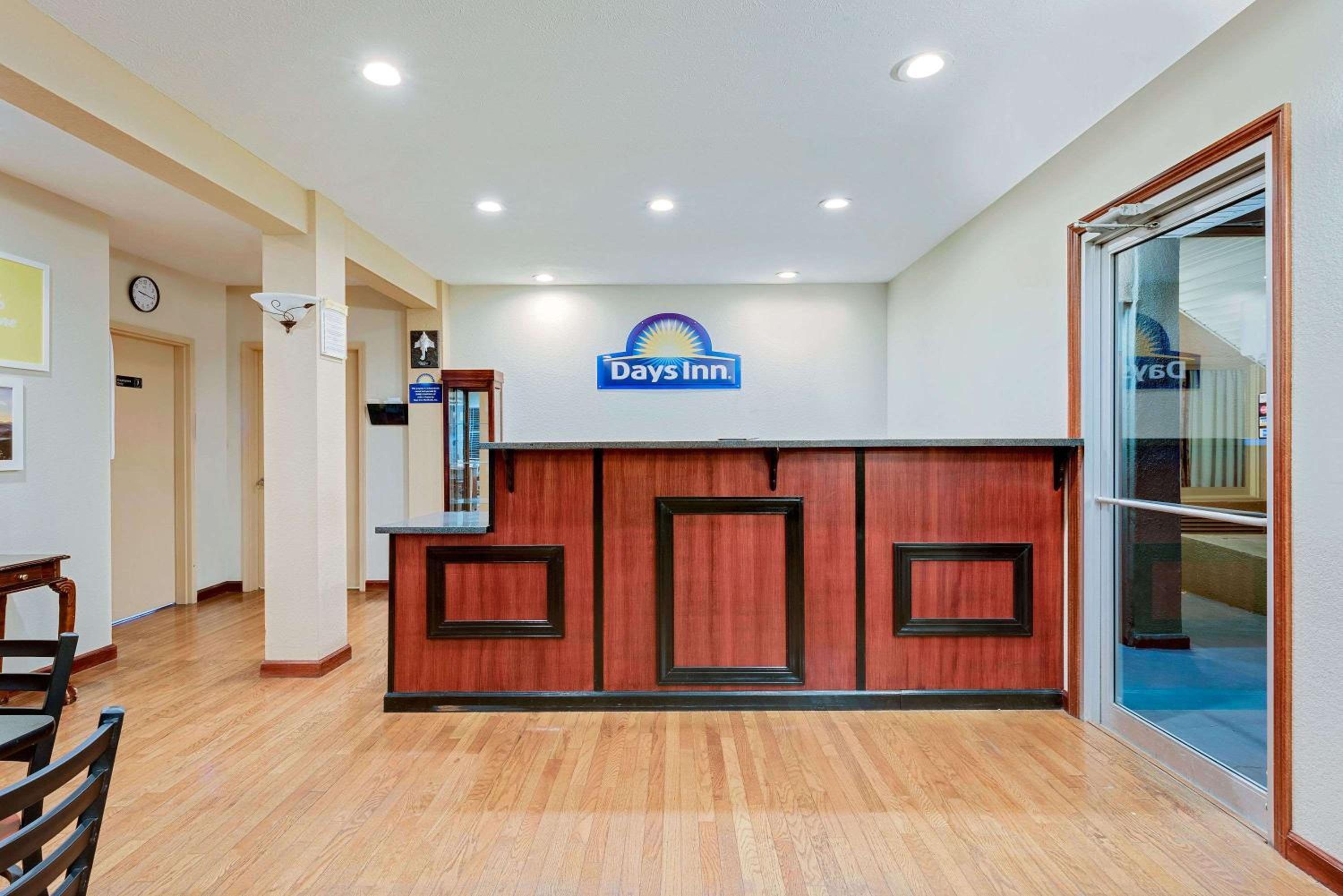 Days Inn by Wyndham Fairmont view 2
