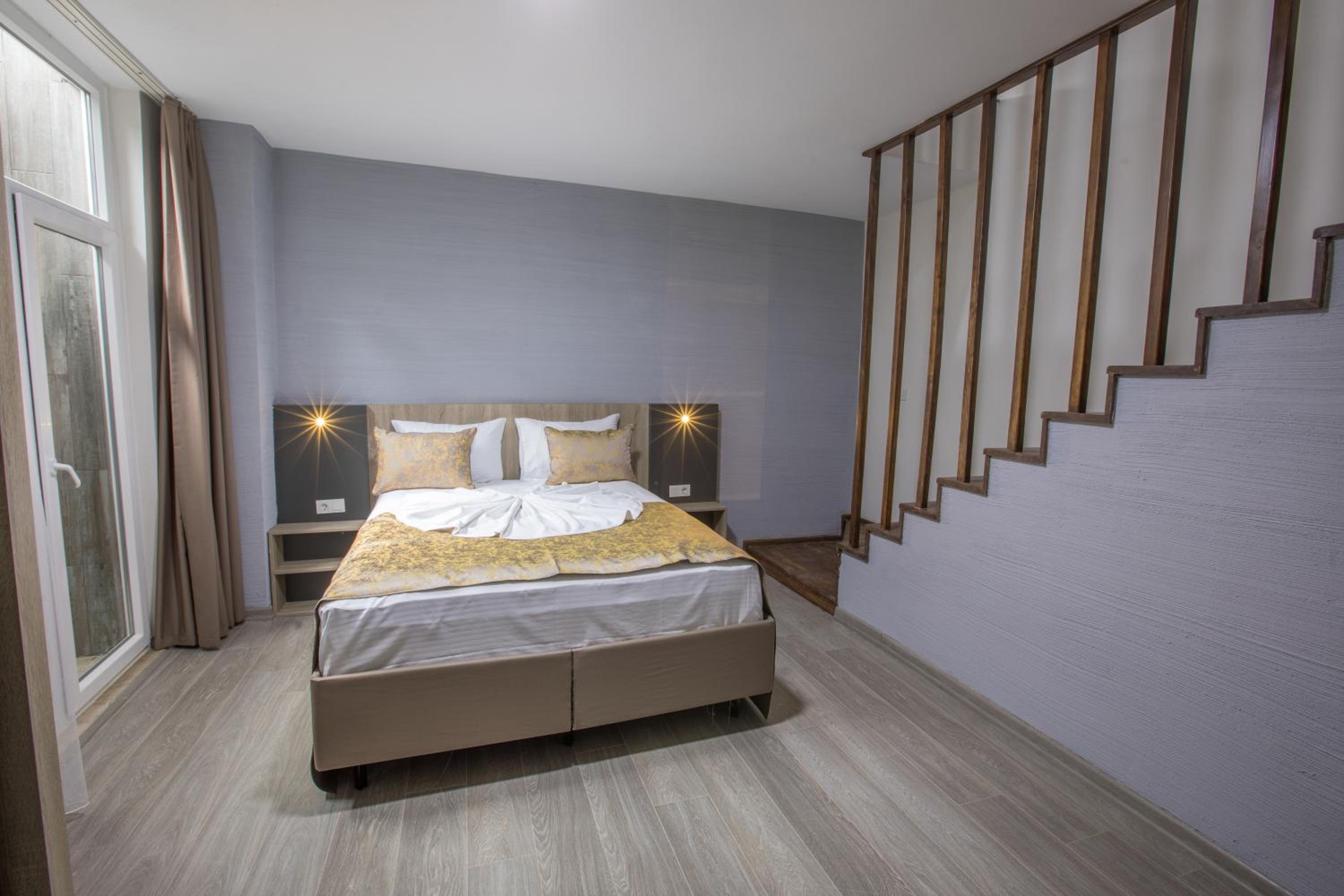 Elanis Suites - Image 30