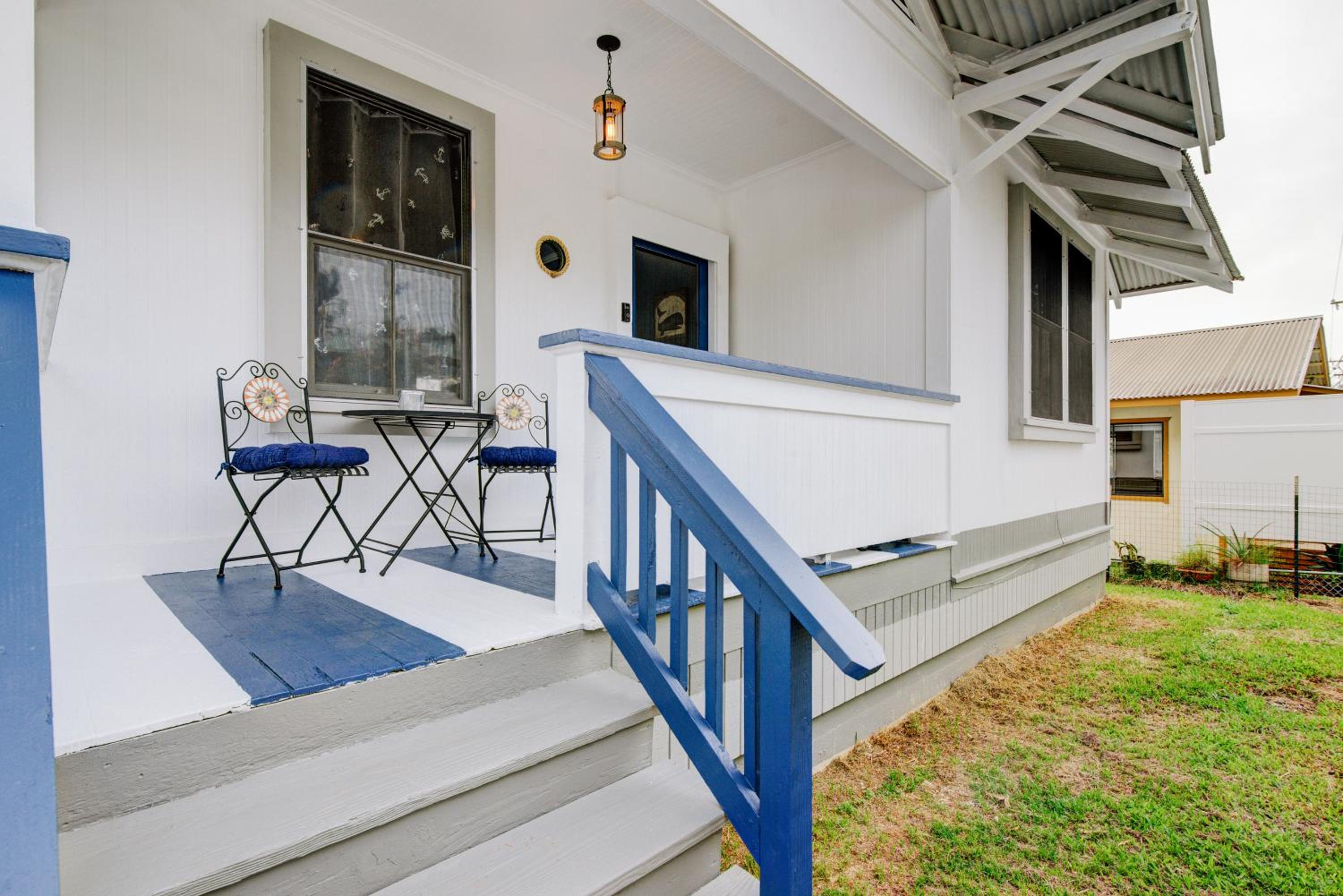 NEW Whaler Inn- Nautical Magic Hilo Downtown