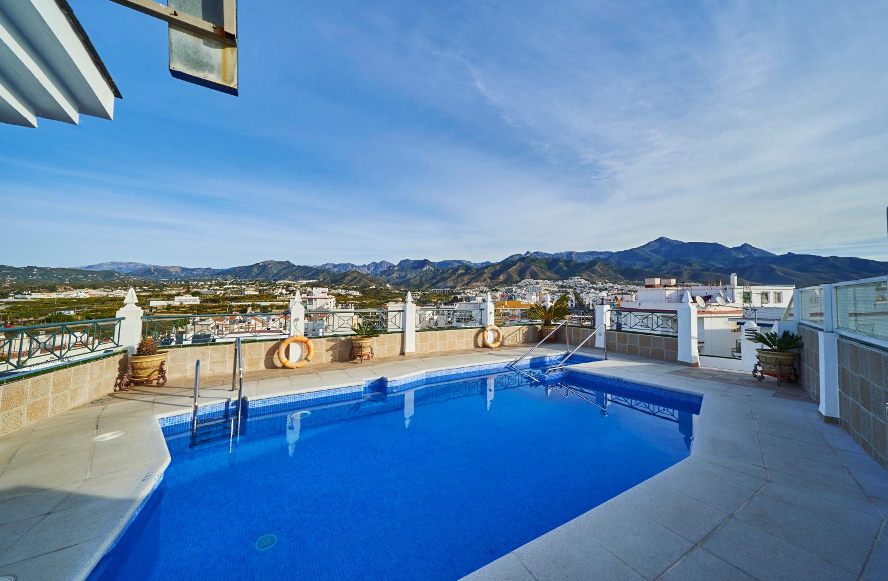 Hotel Bajamar Centro en Nerja — recepcion & lobby