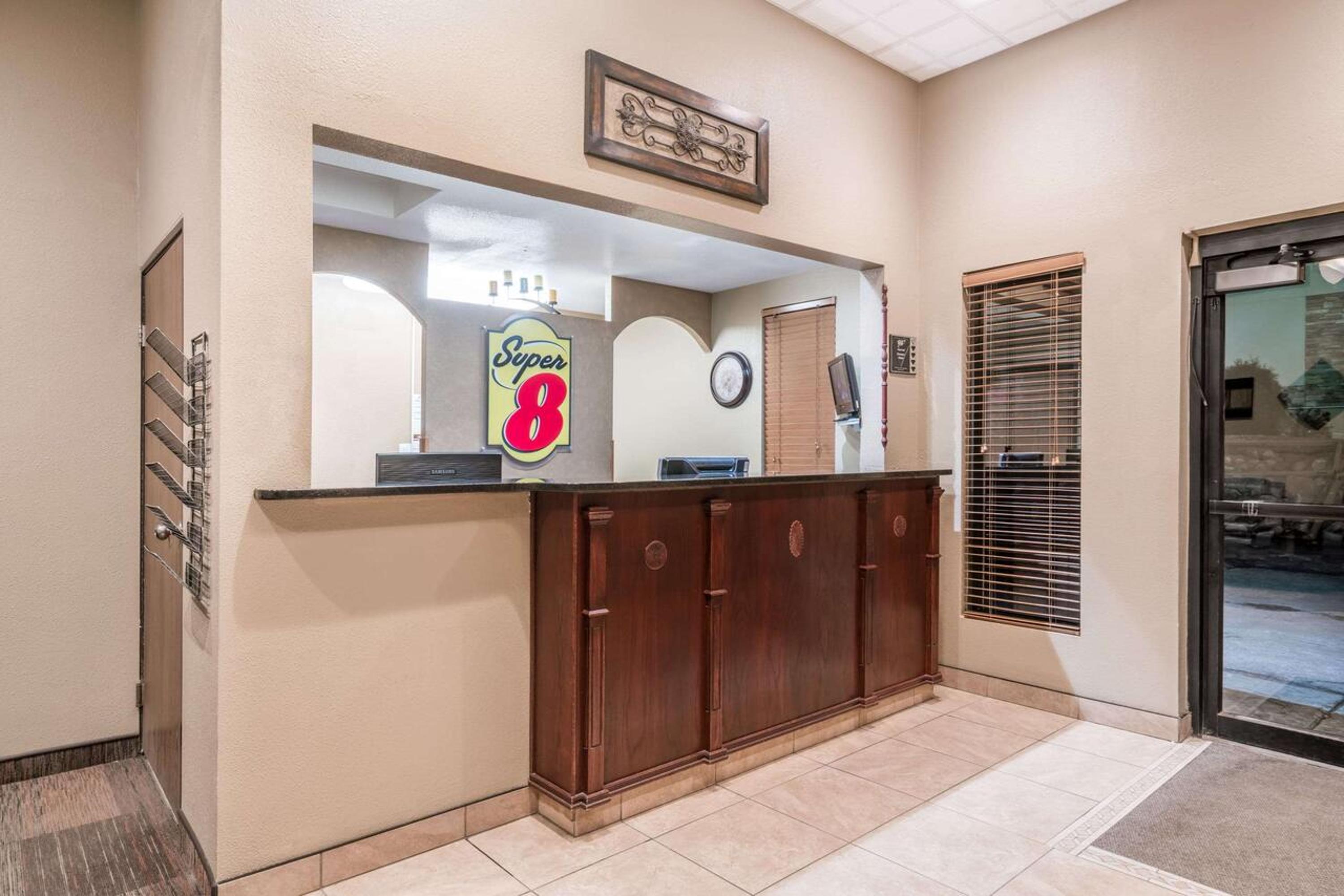 Bismarck Vacations - Super 8 by Wyndham Bismarck - Property Image 22