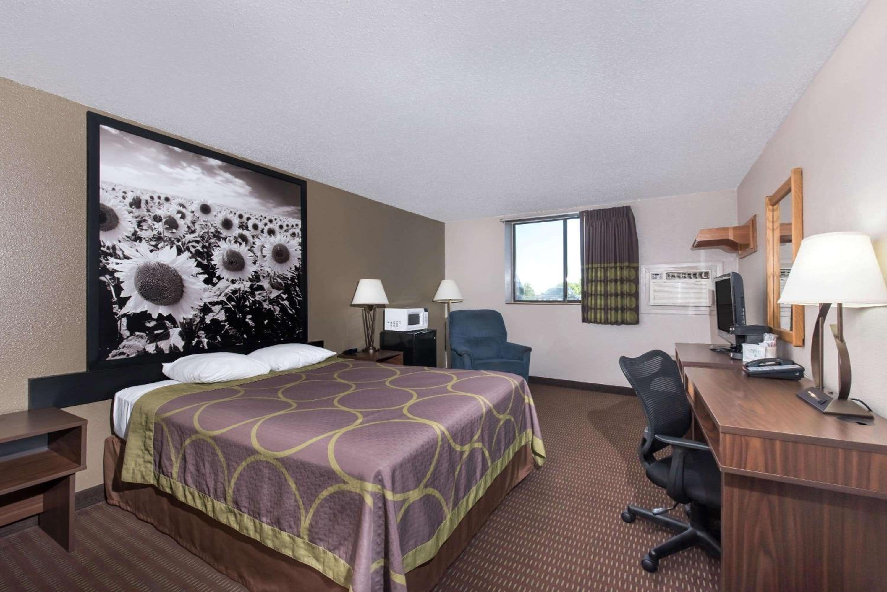 Bismarck Vacations - Super 8 by Wyndham Bismarck - Property Image 19