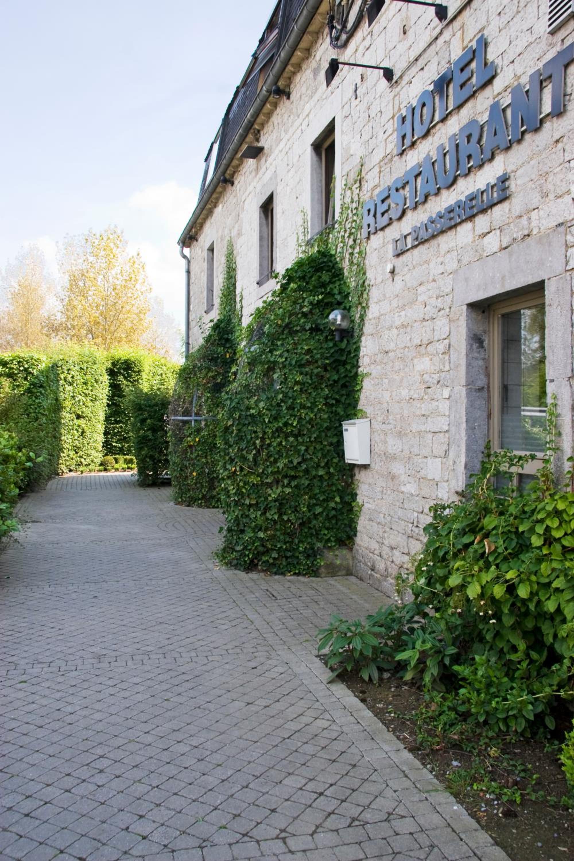 Hotel La Passerelle - Image 1