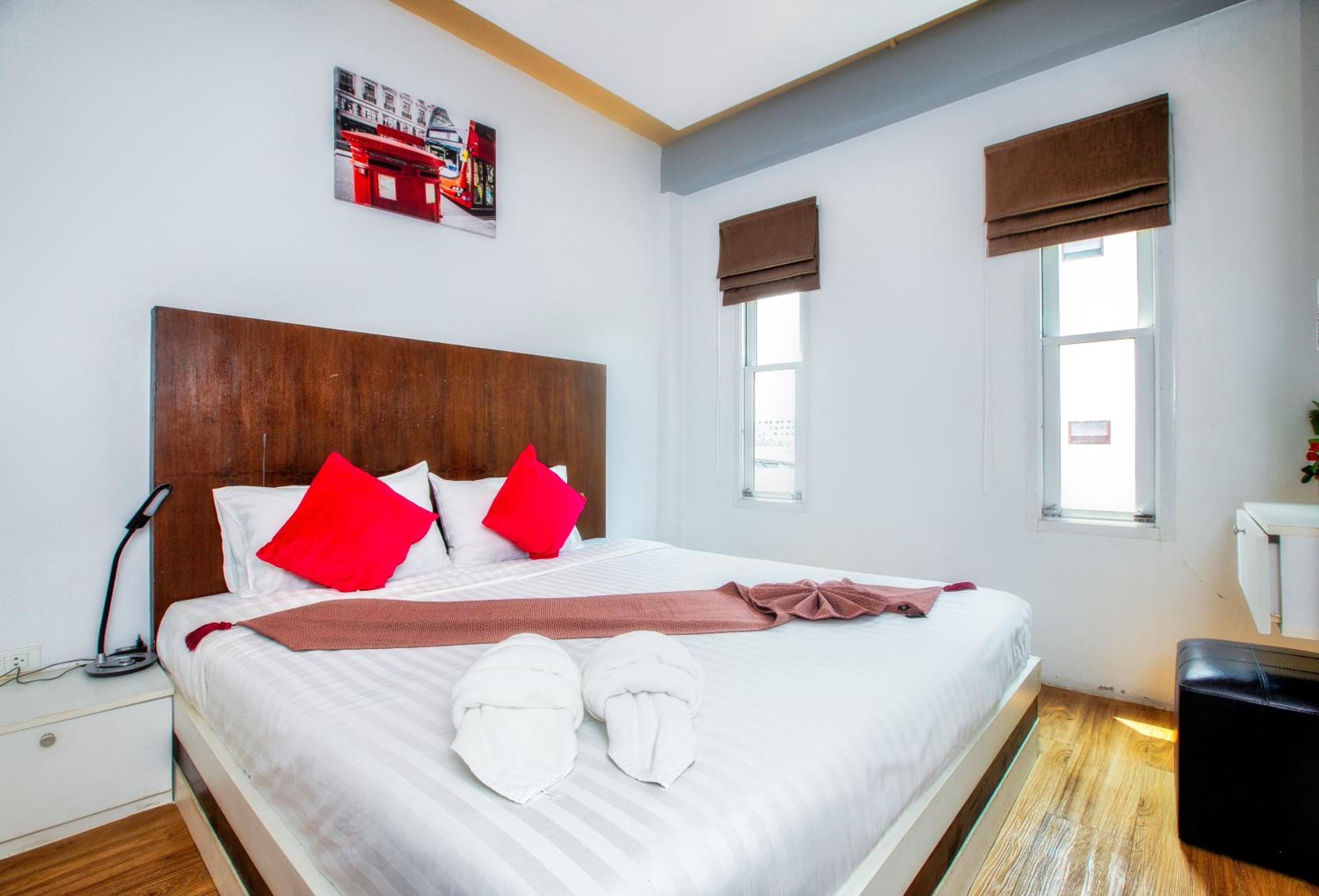 The Train Resort - Your Relaxing Resort with Large Pool & Jacuzzi
