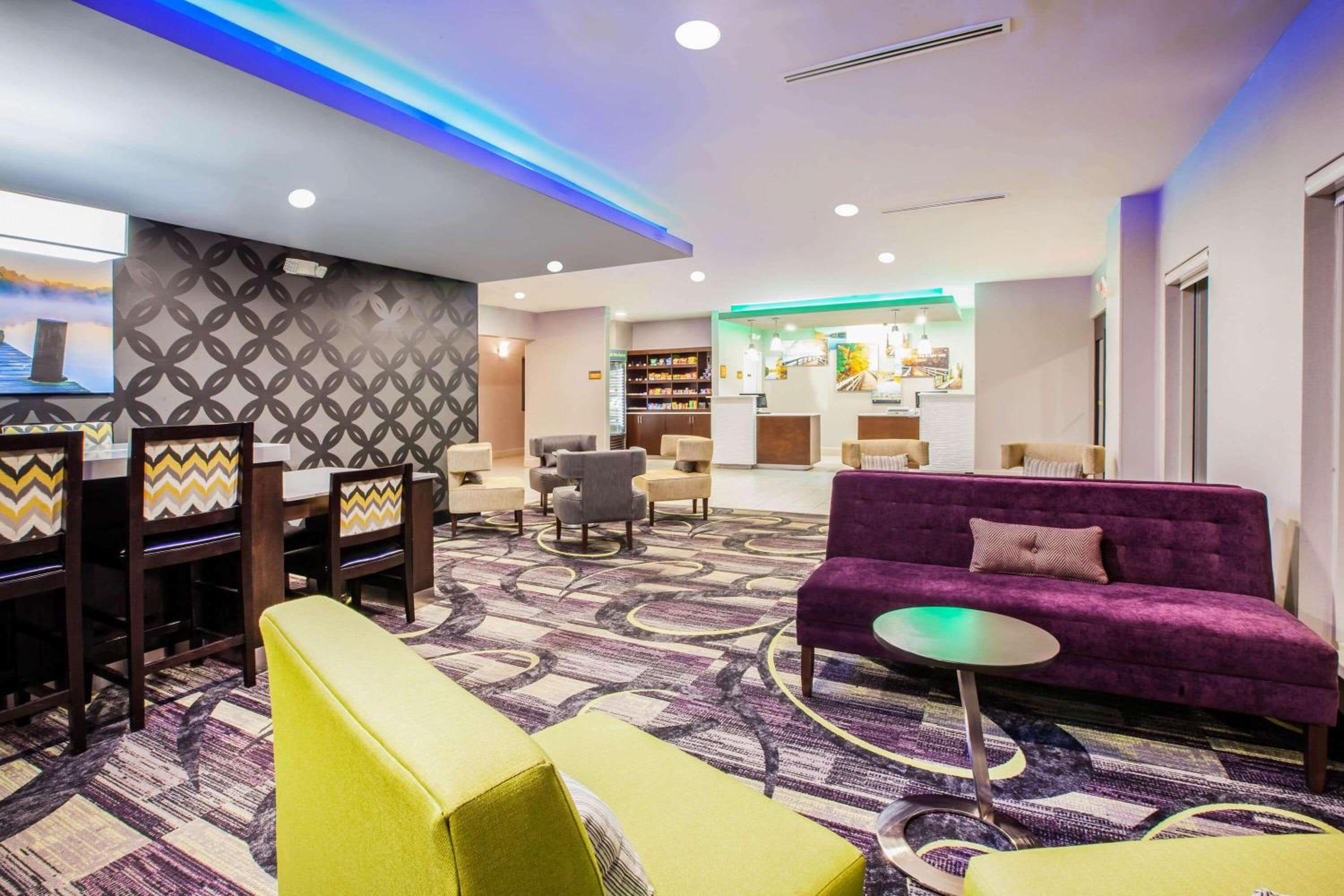 La Quinta Inn and Suites by Wyndham Elkhart