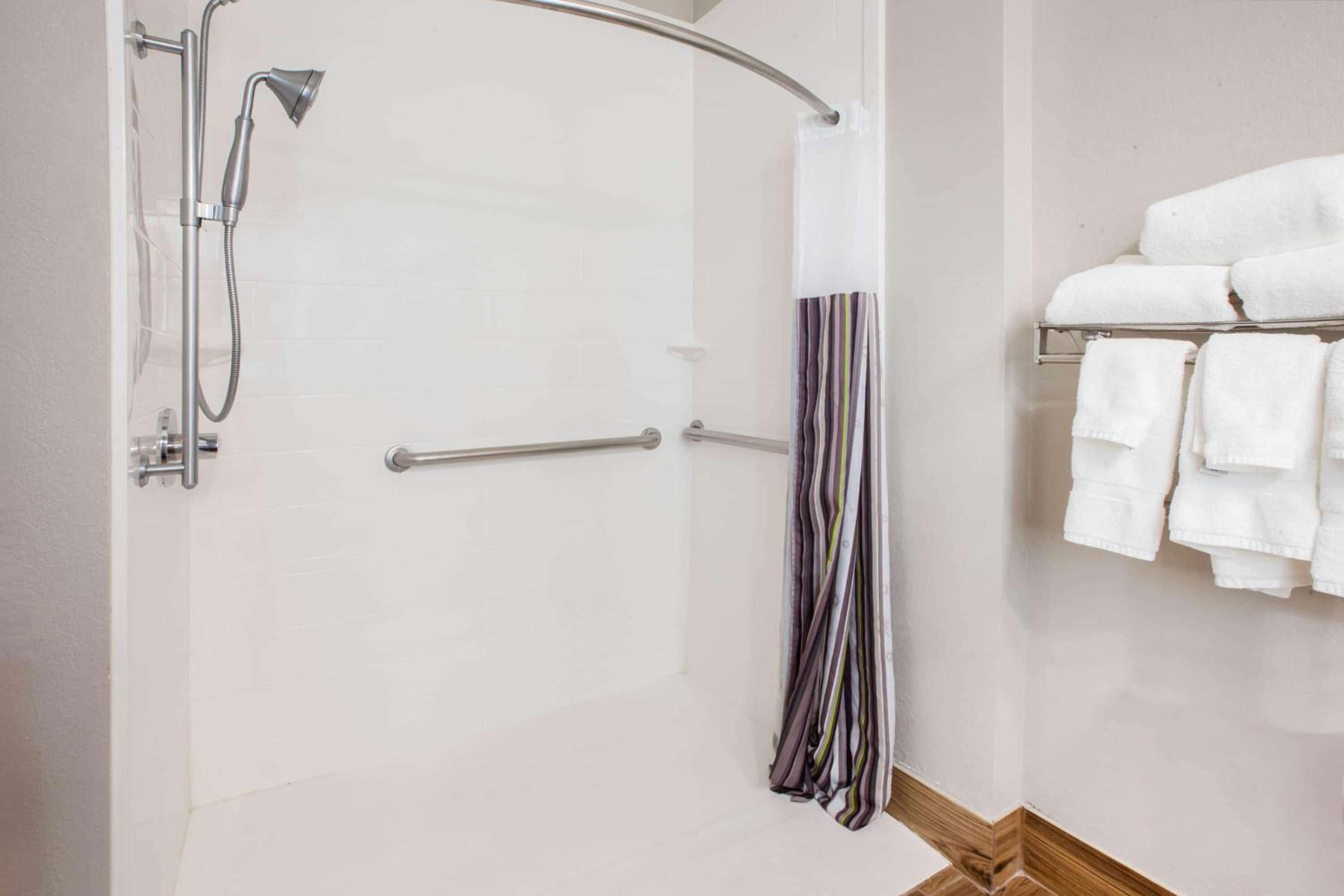 La Quinta Inn and Suites by Wyndham Elkhart