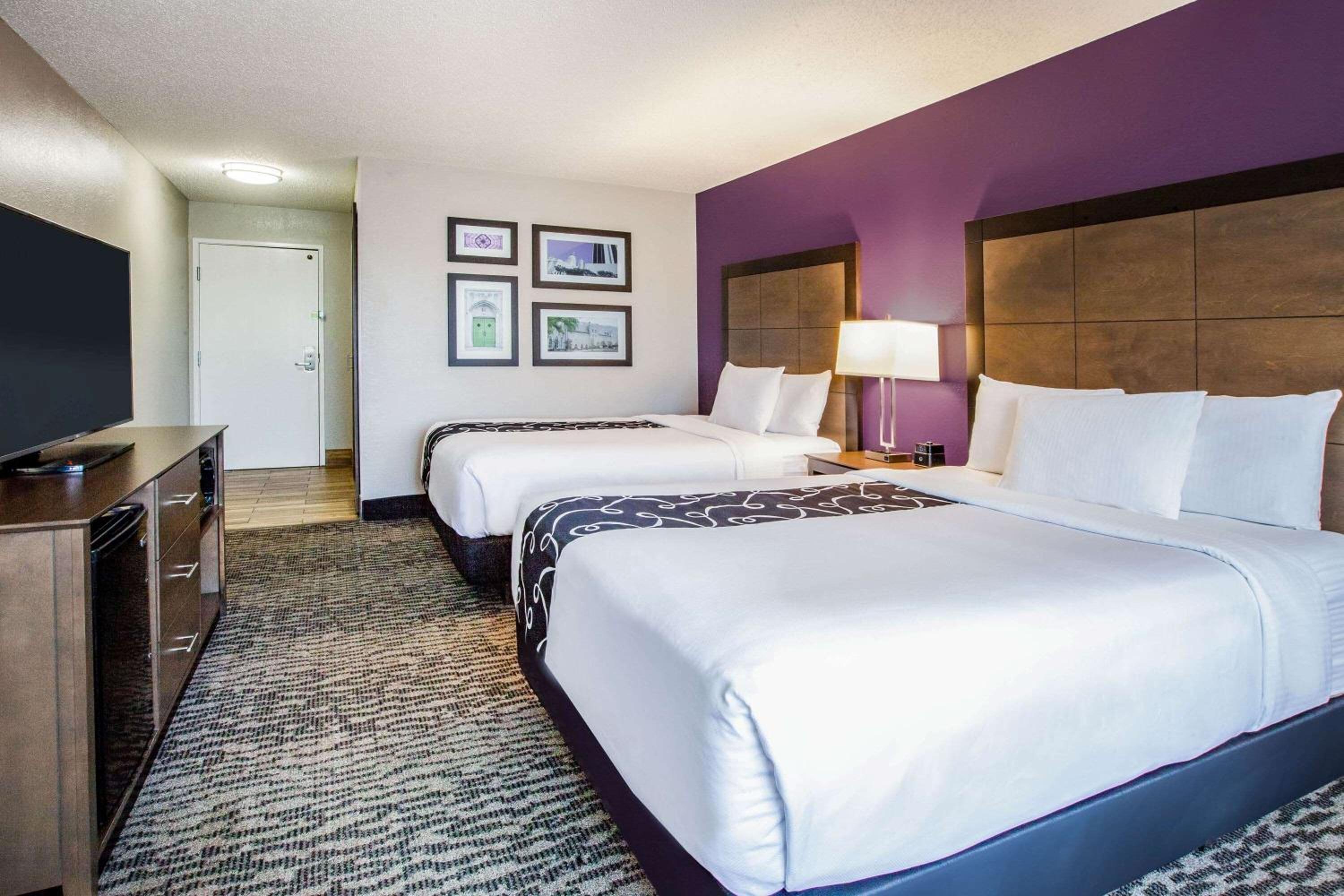 La Quinta Inn and Suites by Wyndham Elkhart