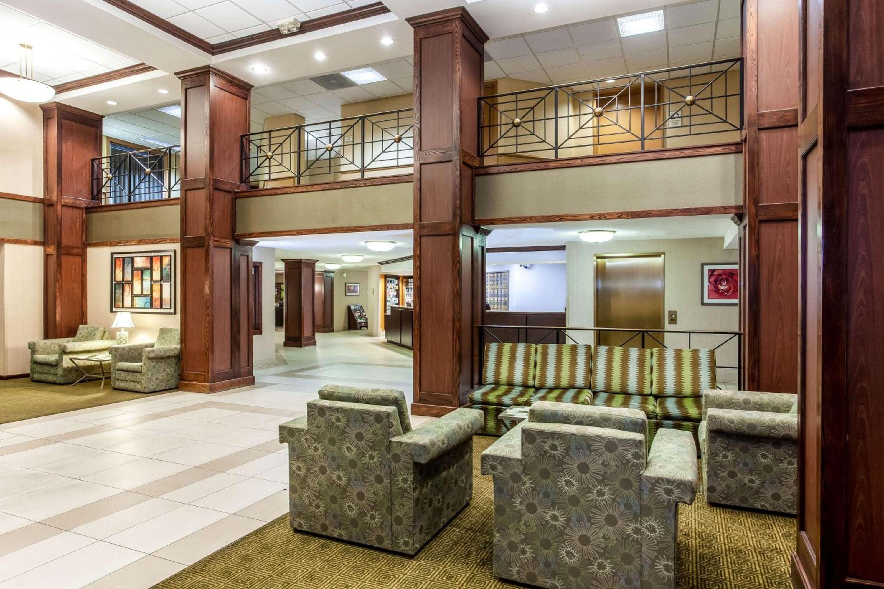 Glendale Vacations - La Quinta by Wyndham Milwaukee Bayshore Area - Property Image 2