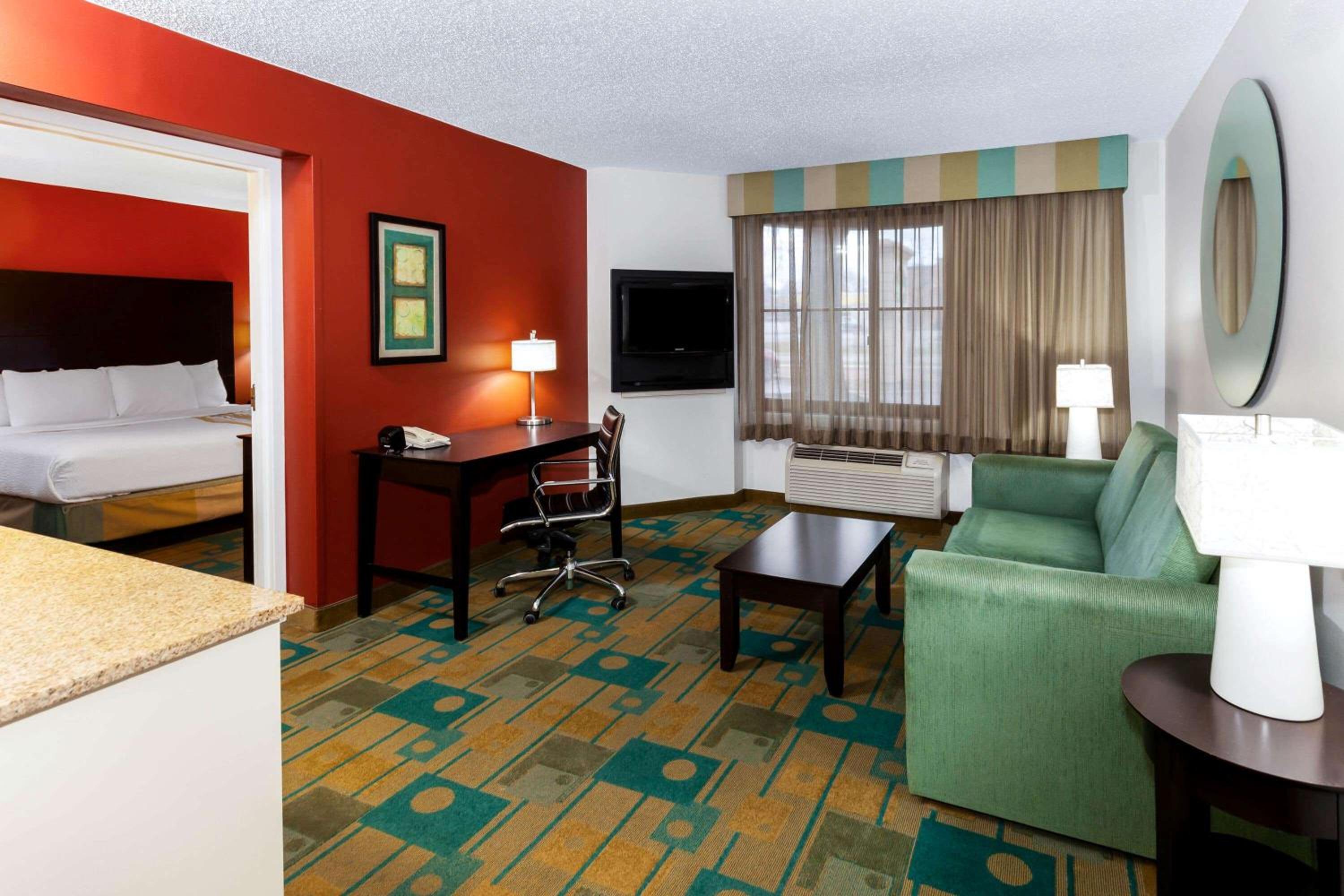 Glendale Vacations - La Quinta by Wyndham Milwaukee Bayshore Area - Property Image 12