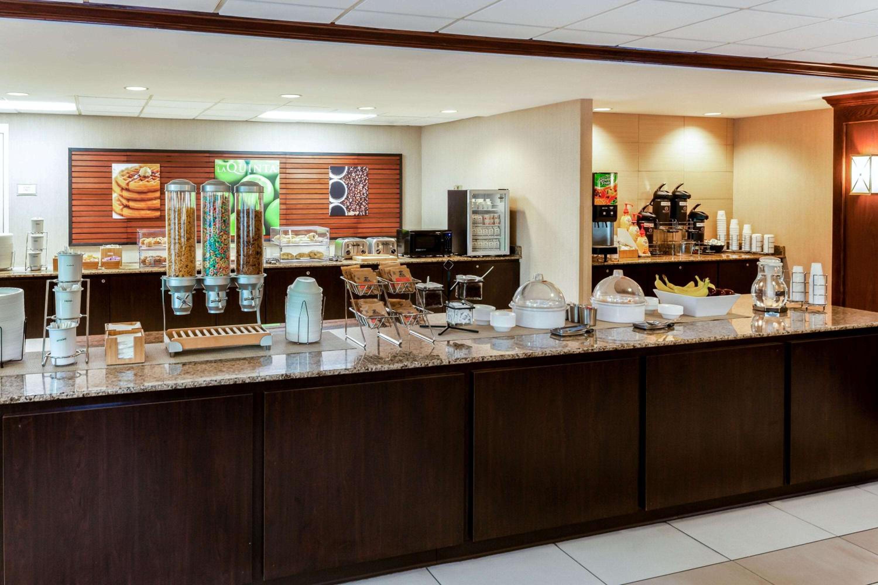 Milwaukee Vacations - La Quinta by Wyndham Milwaukee Bayshore Area - Property Image 4