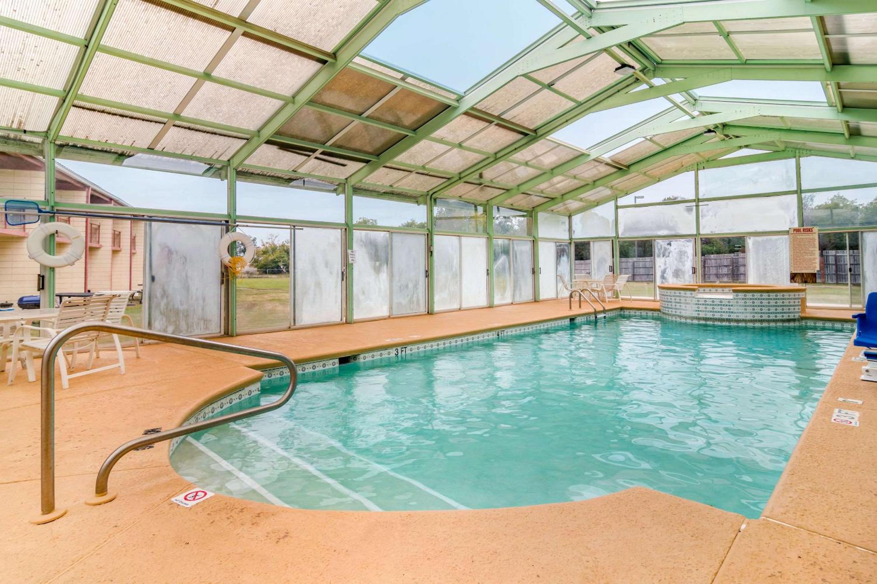 Perry Inn & Suites National Fairground I 75 view 5