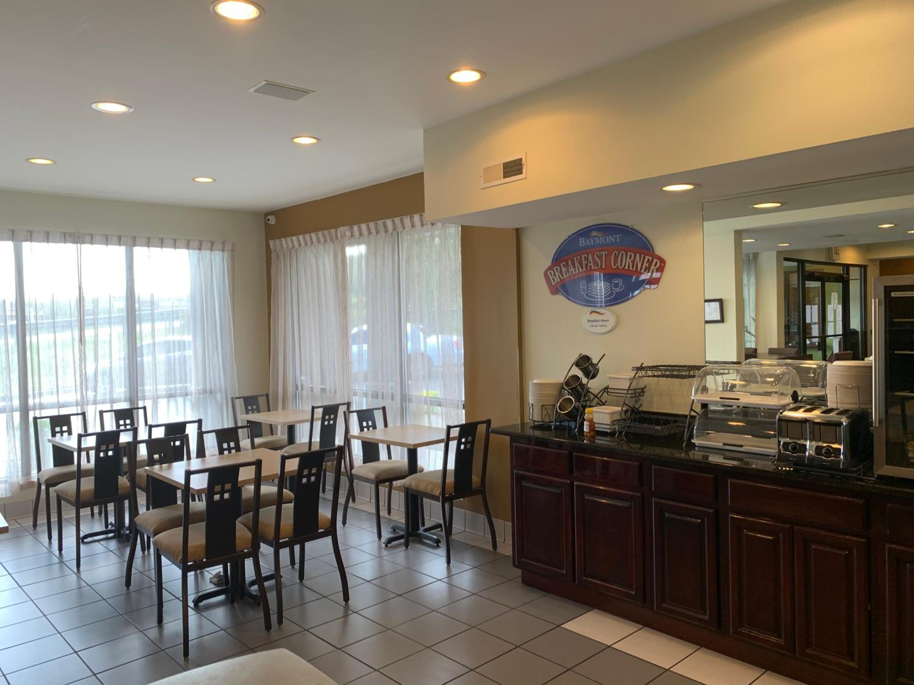 Cave City Vacations - Baymont by Wyndham Cave City - Property Image 3