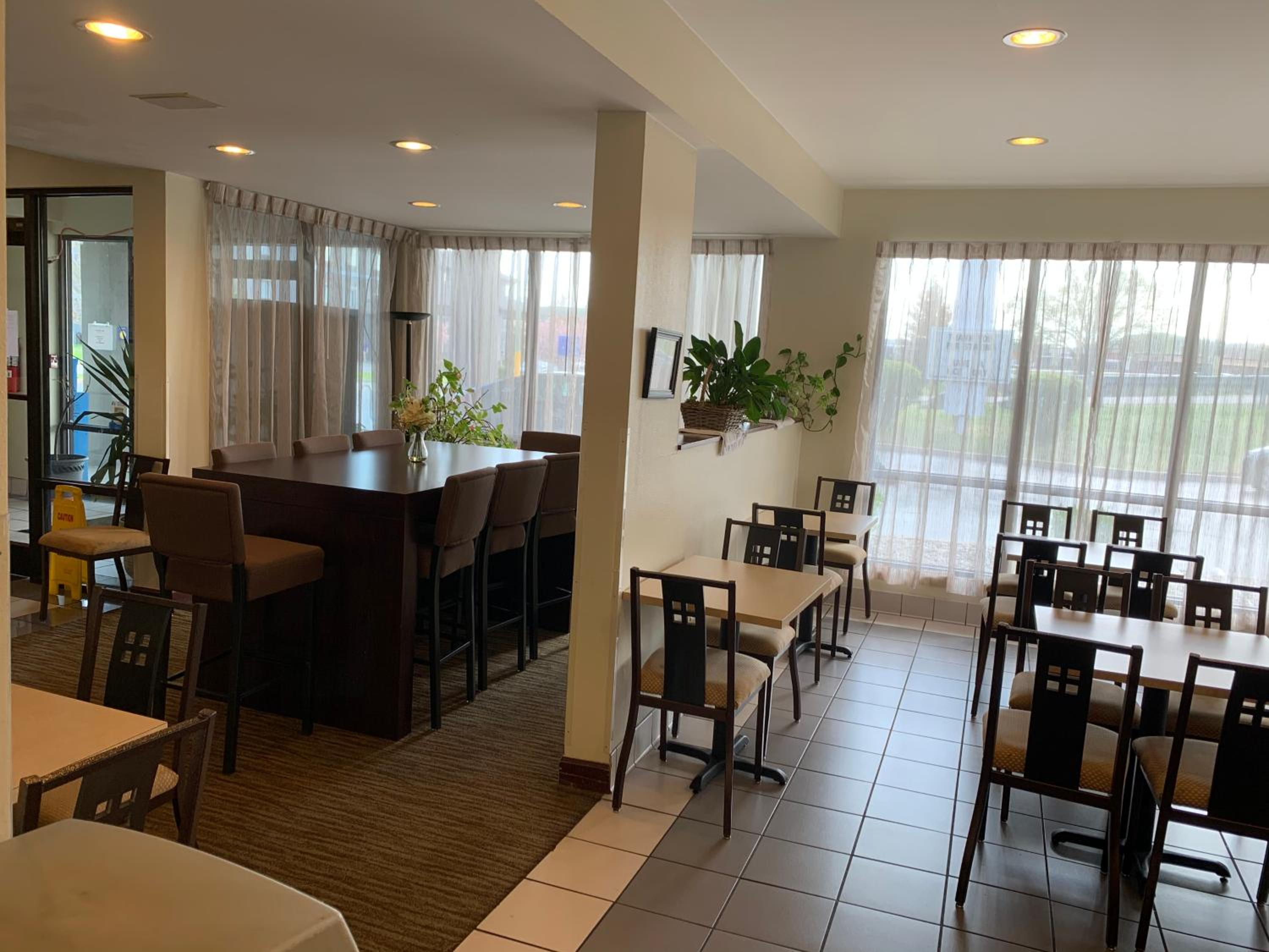 Cave City Vacations - Baymont by Wyndham Cave City - Property Image 2