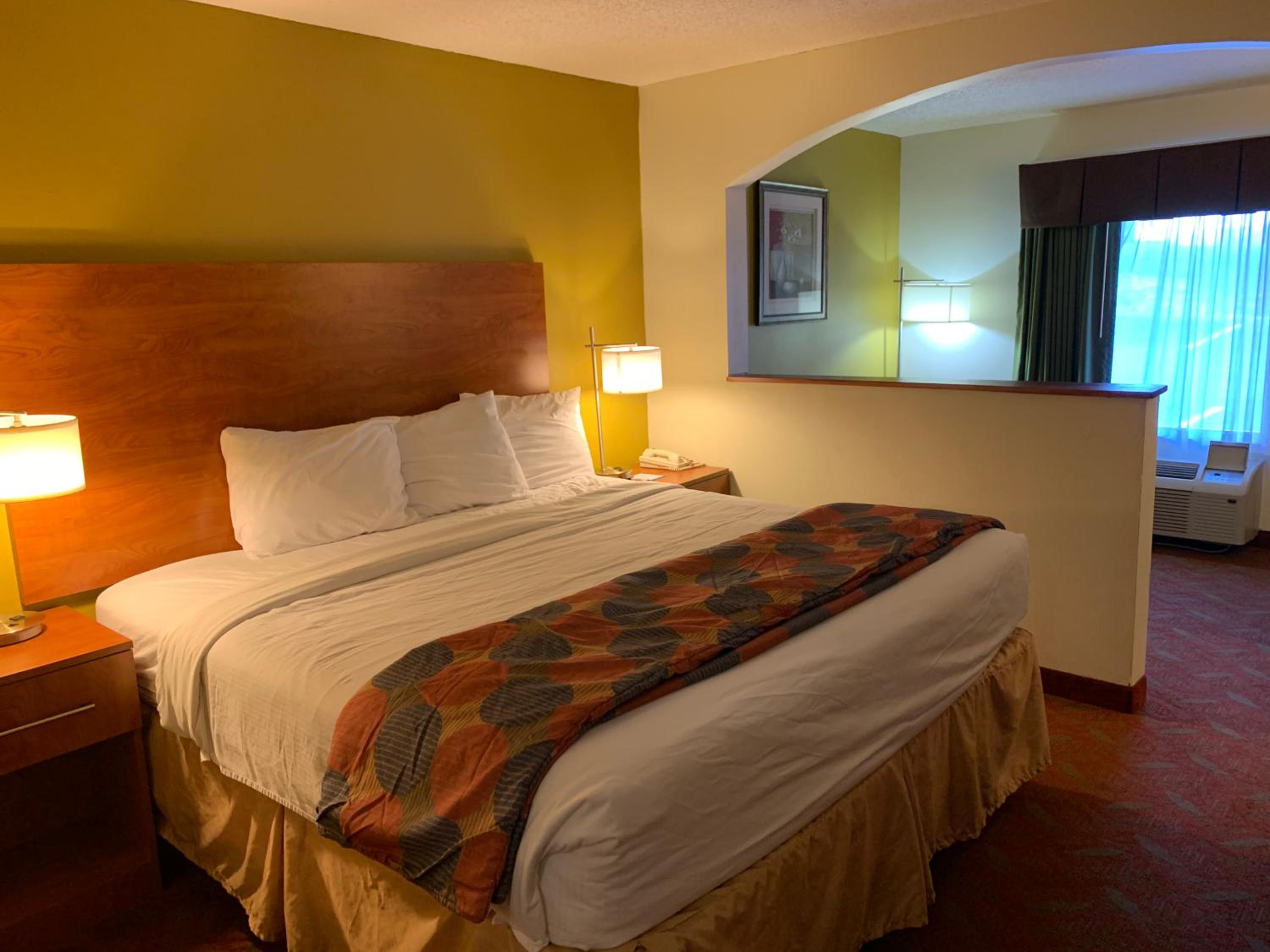 Cave City Vacations - Baymont by Wyndham Cave City - Property Image 2