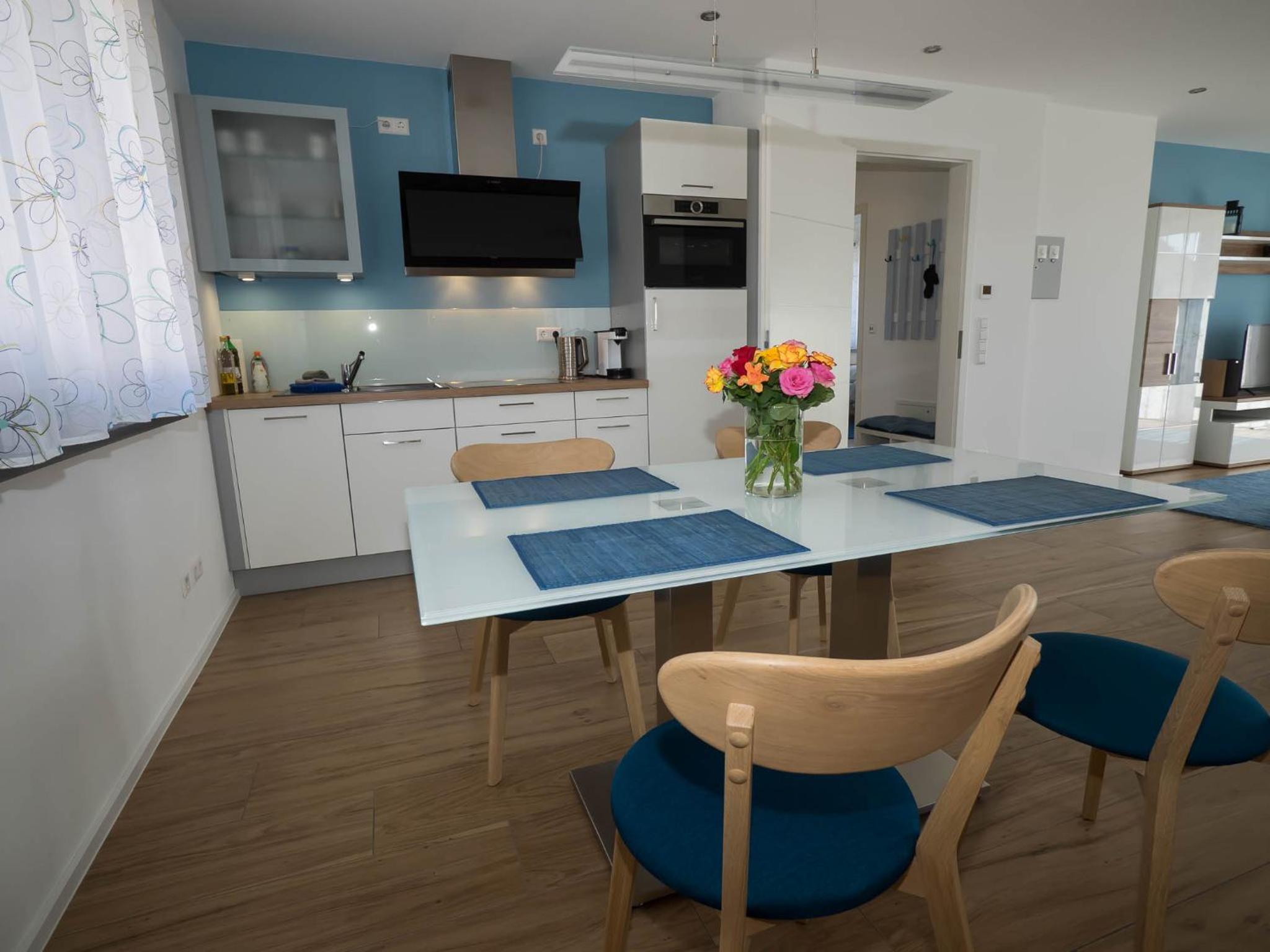 16Lilien Apartmentwohnung Gartenblick view 4