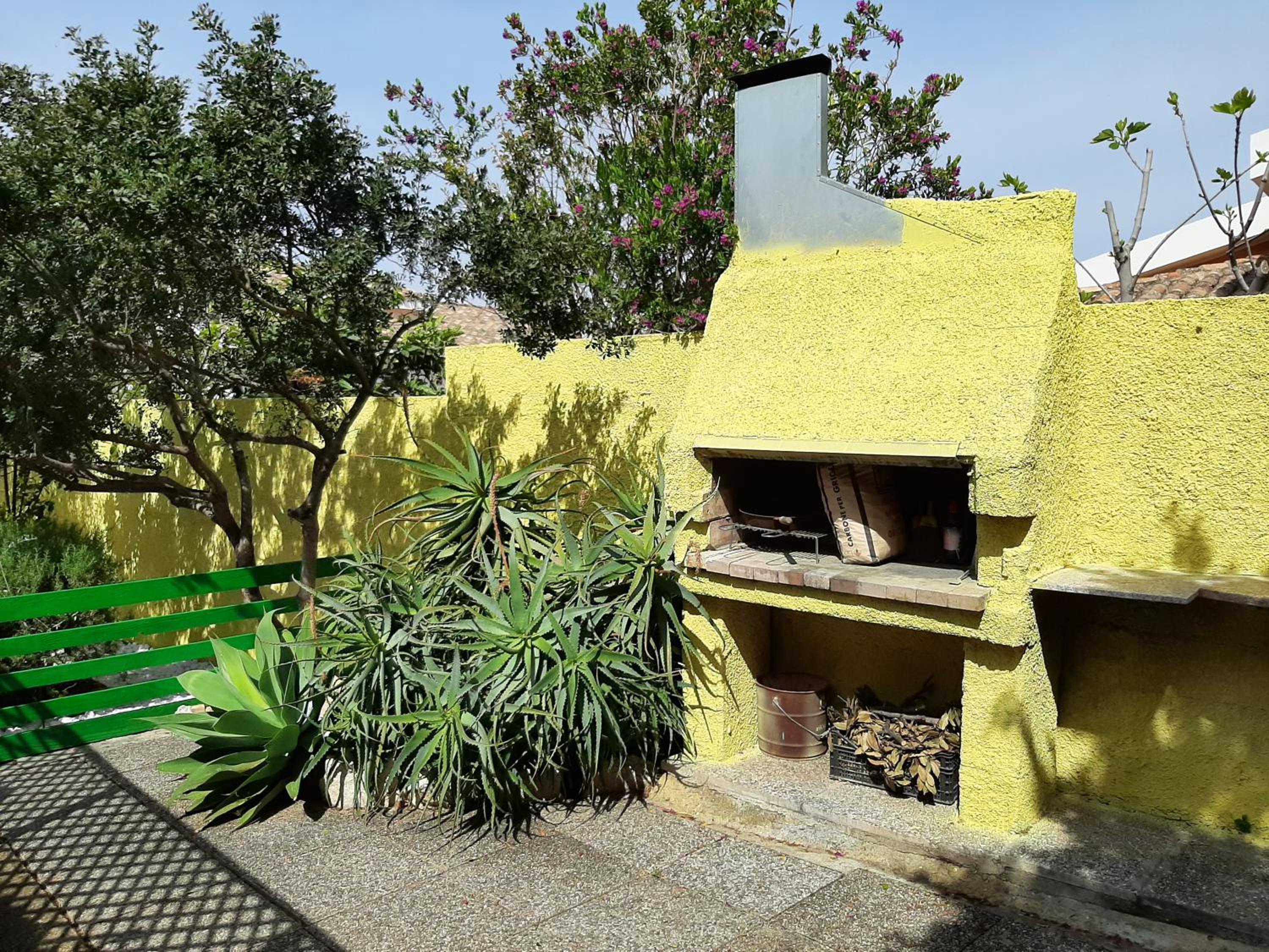 Artistika Golden Apartment