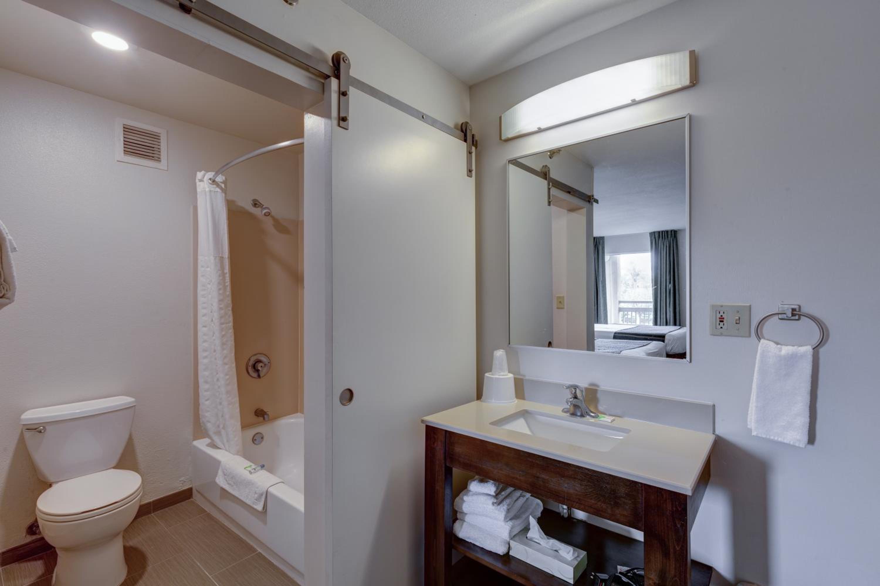 Rohnert Park Vacations - Inn at Rohnert Park - Property Image 12
