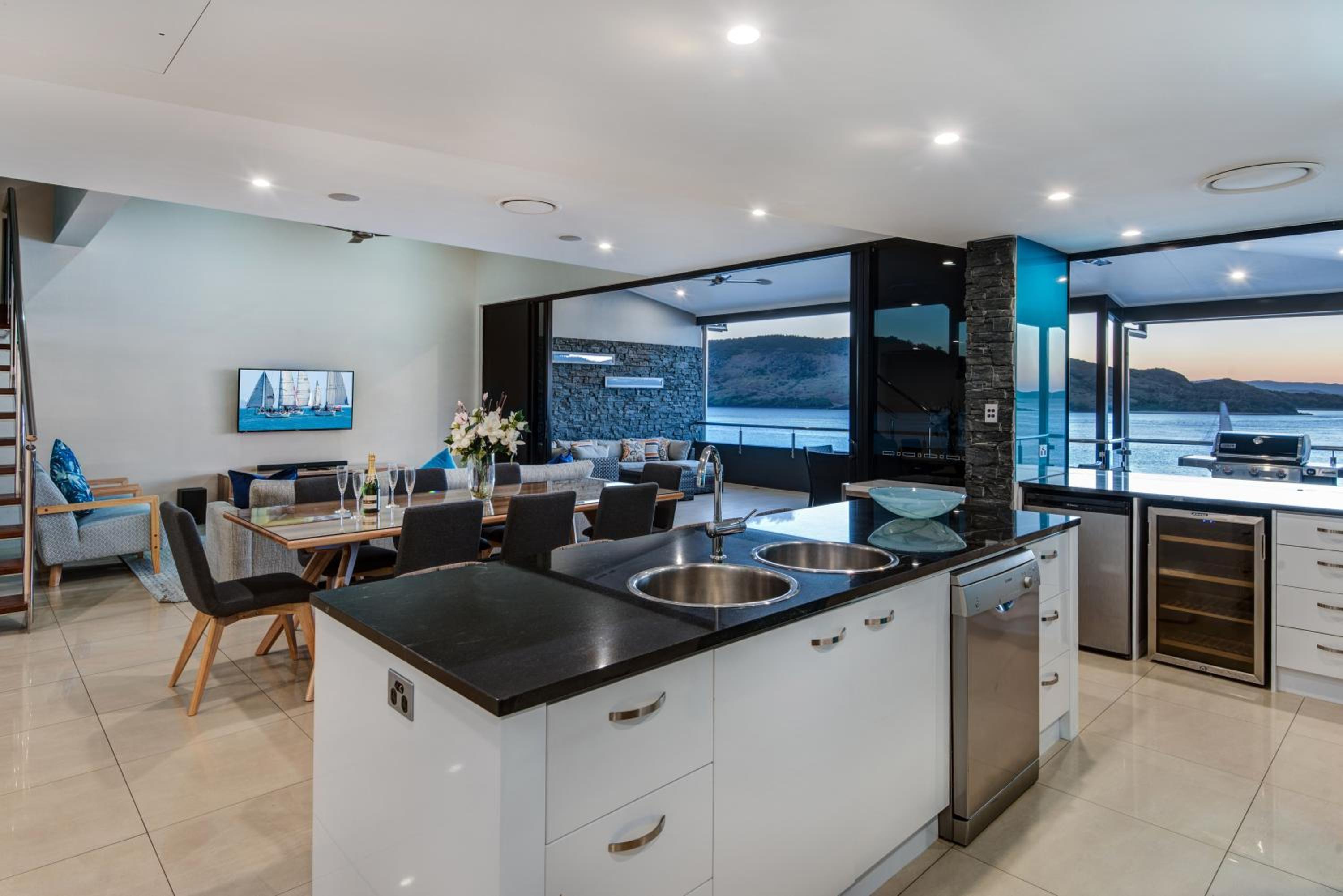 Edge Apartments on Hamilton Island by HIHA