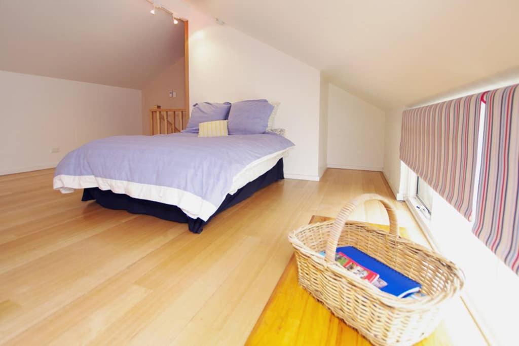 Adelaide close CBD Large Private Studio Apartment in St Peters