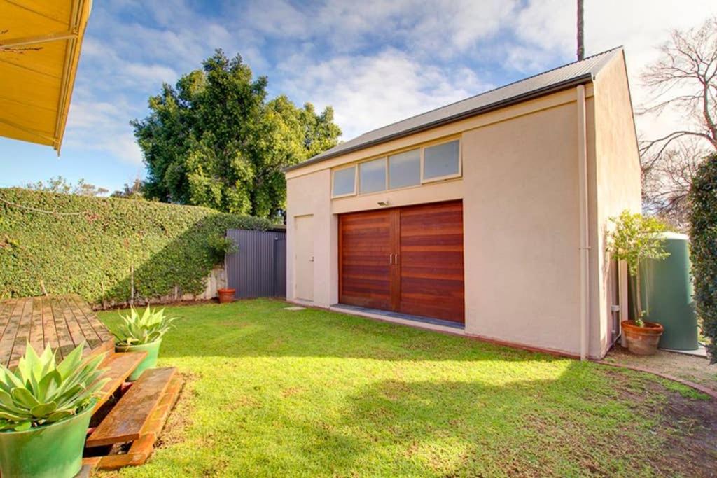 Adelaide close CBD Large Private Studio Apartment in St Peters