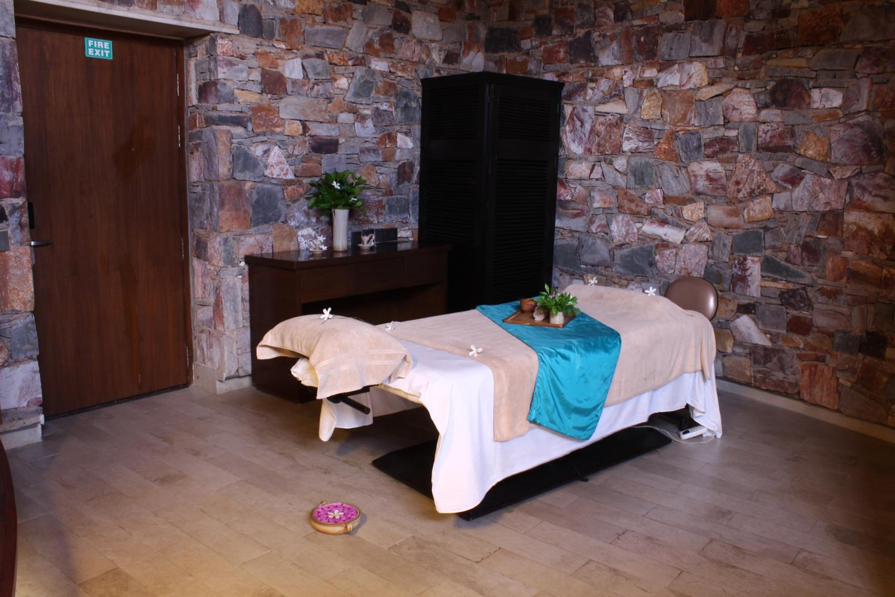 Taj Damdama Lake Resort & Spa, Gurugram