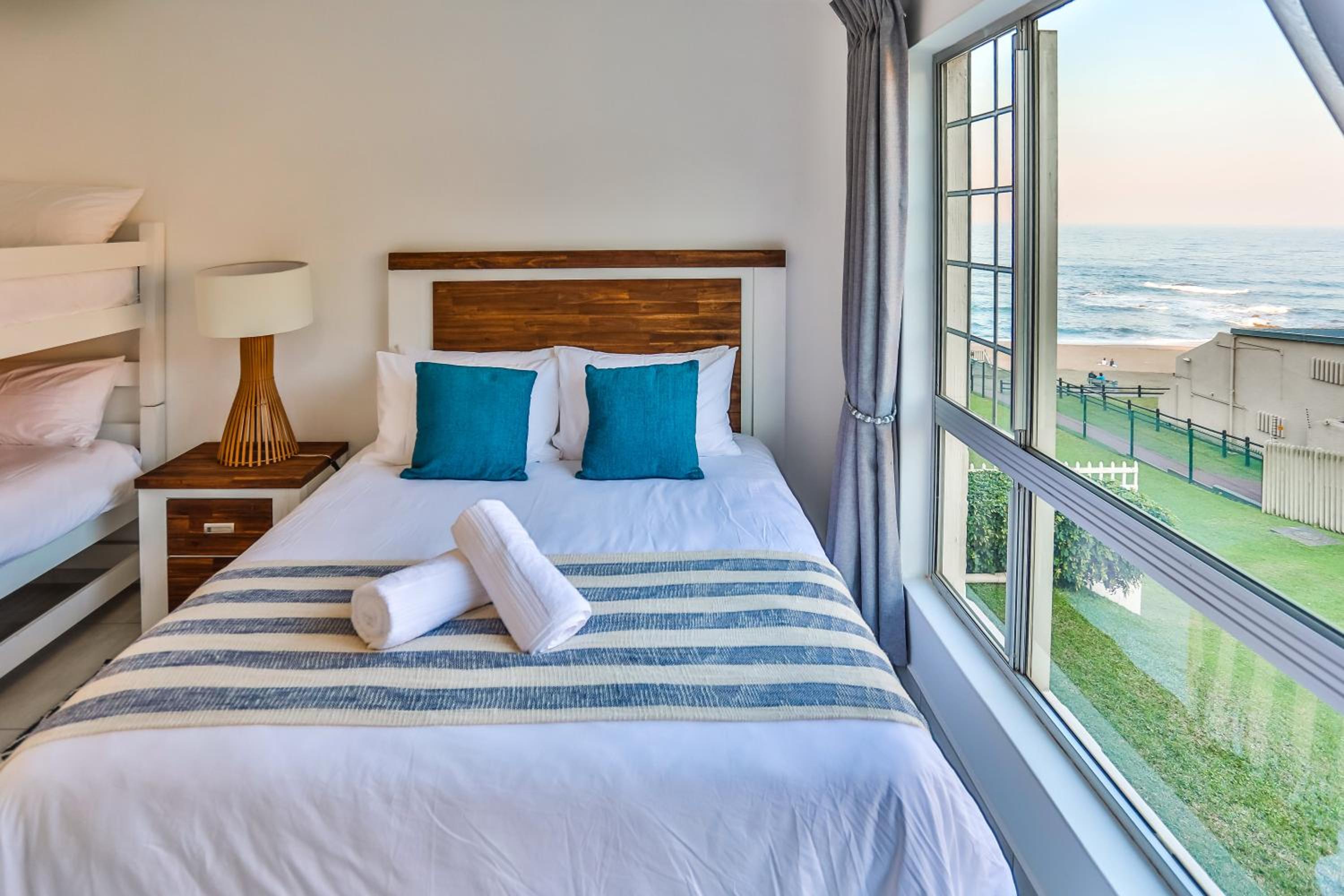 302 Kenwyn on Sea- Luxury Beachfront Getaway view 4