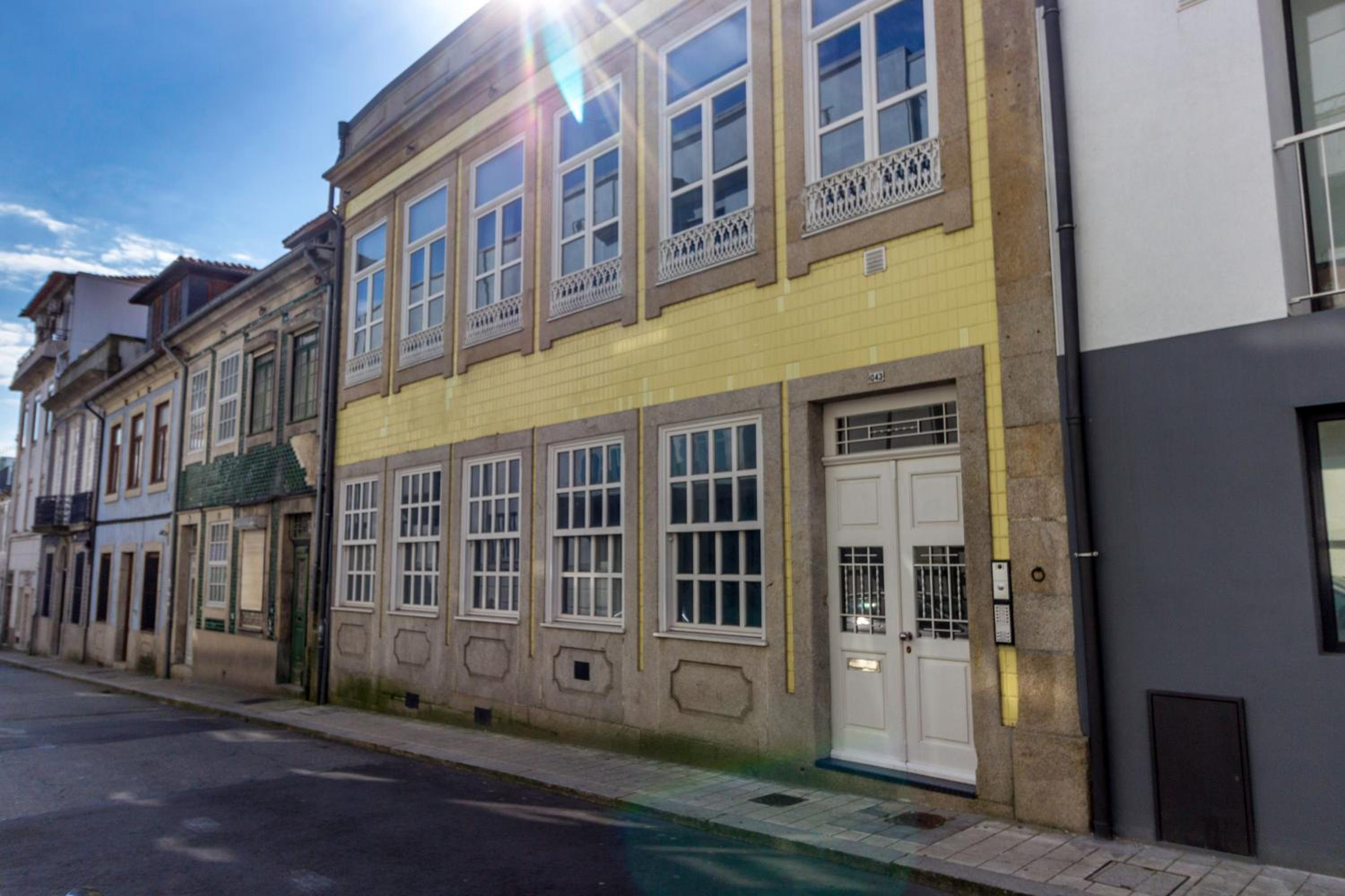 Hotel Guest H4U - Bonjardim Pop Art City Center - Image 1