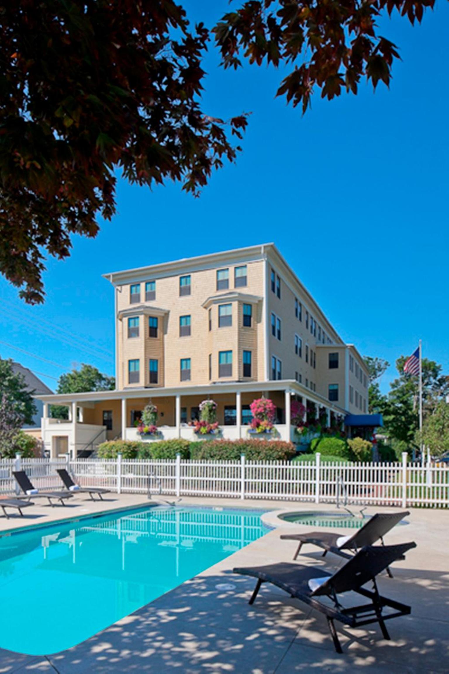 Colonial Inn