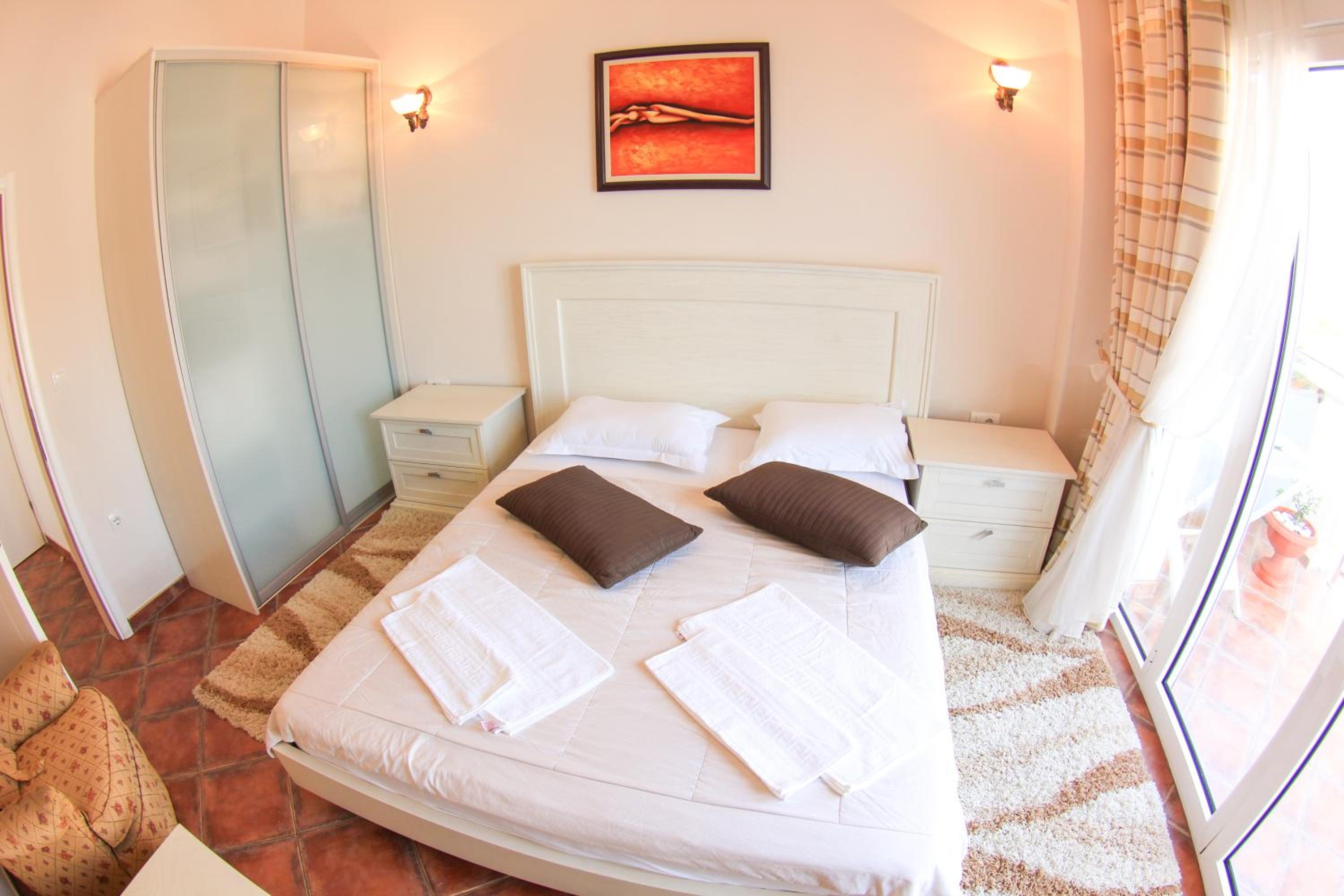 Mila & Aleksandr Apartments