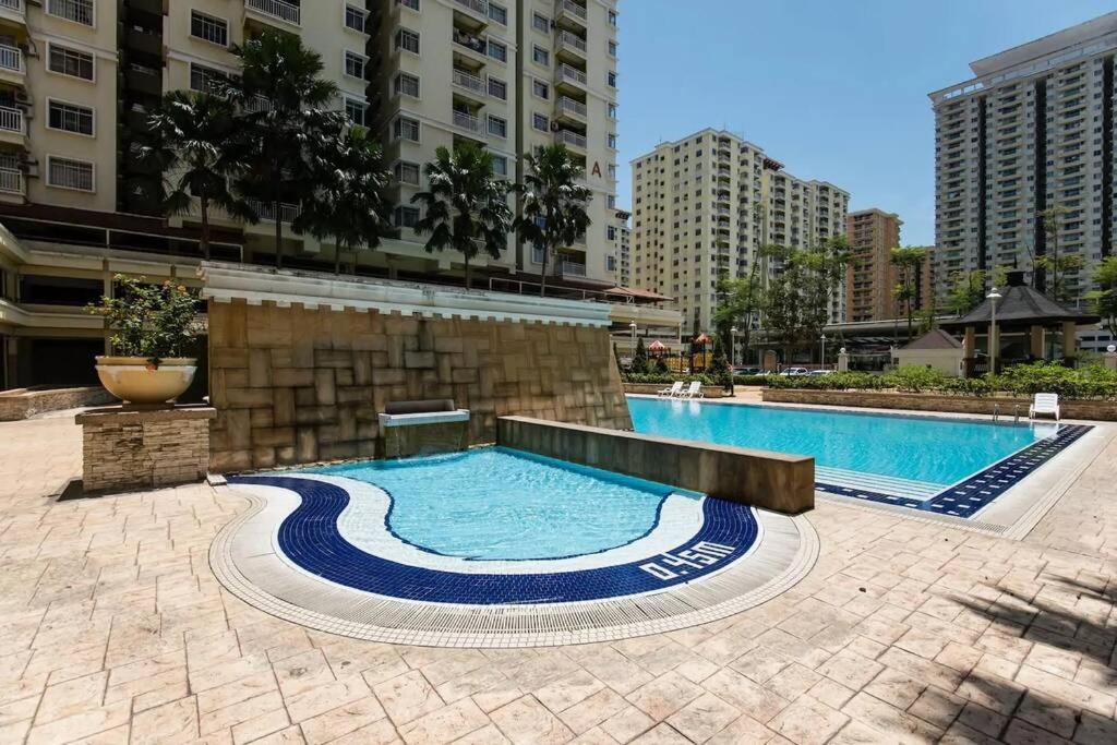 Artistic Comfy 4BR Suites KL
