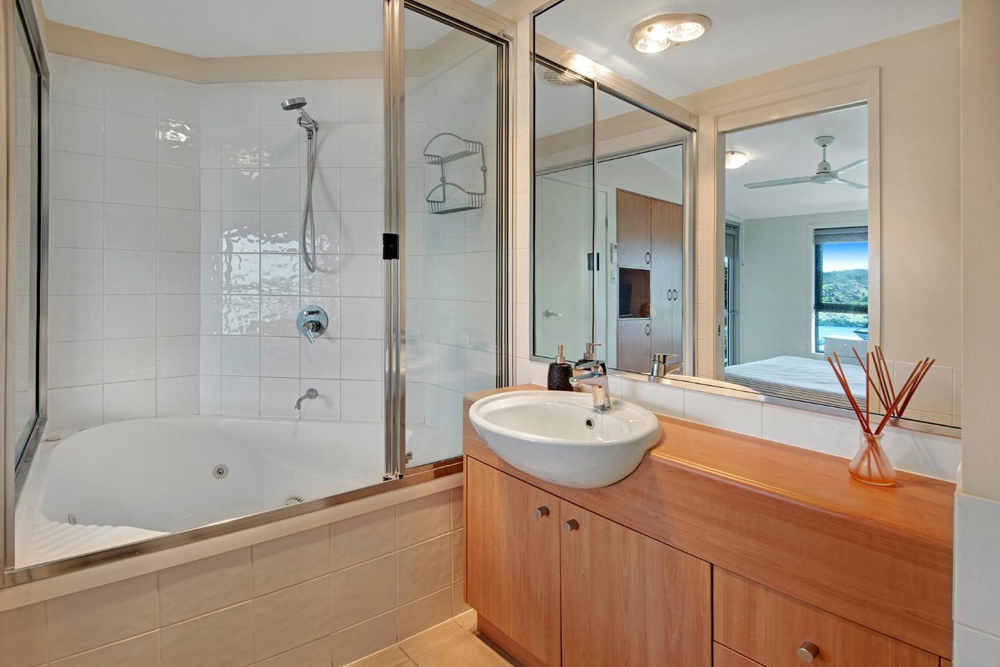 Oasis Apartments on Hamilton Island by HIHA