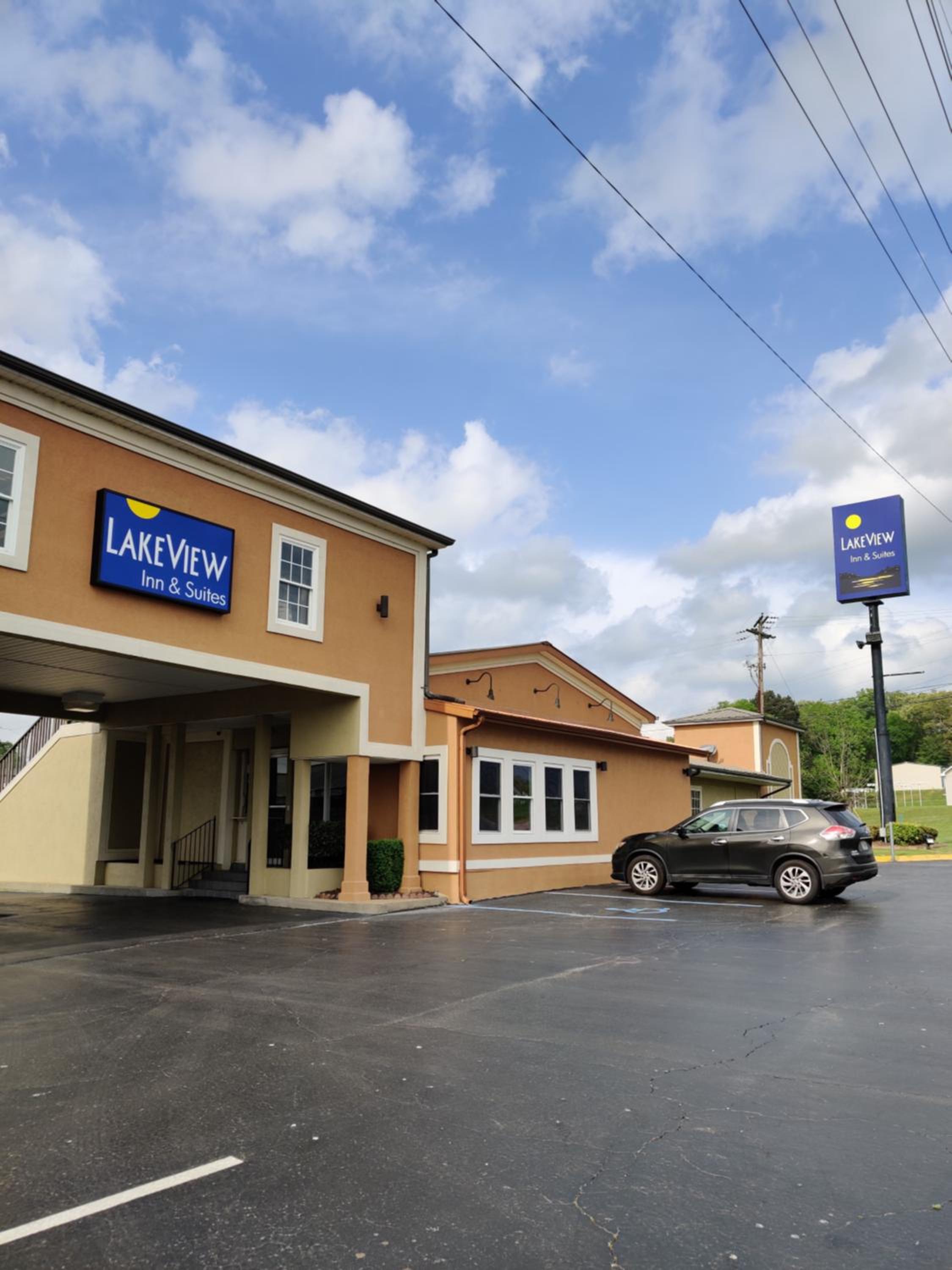 Lake View Inn & Suites view 2