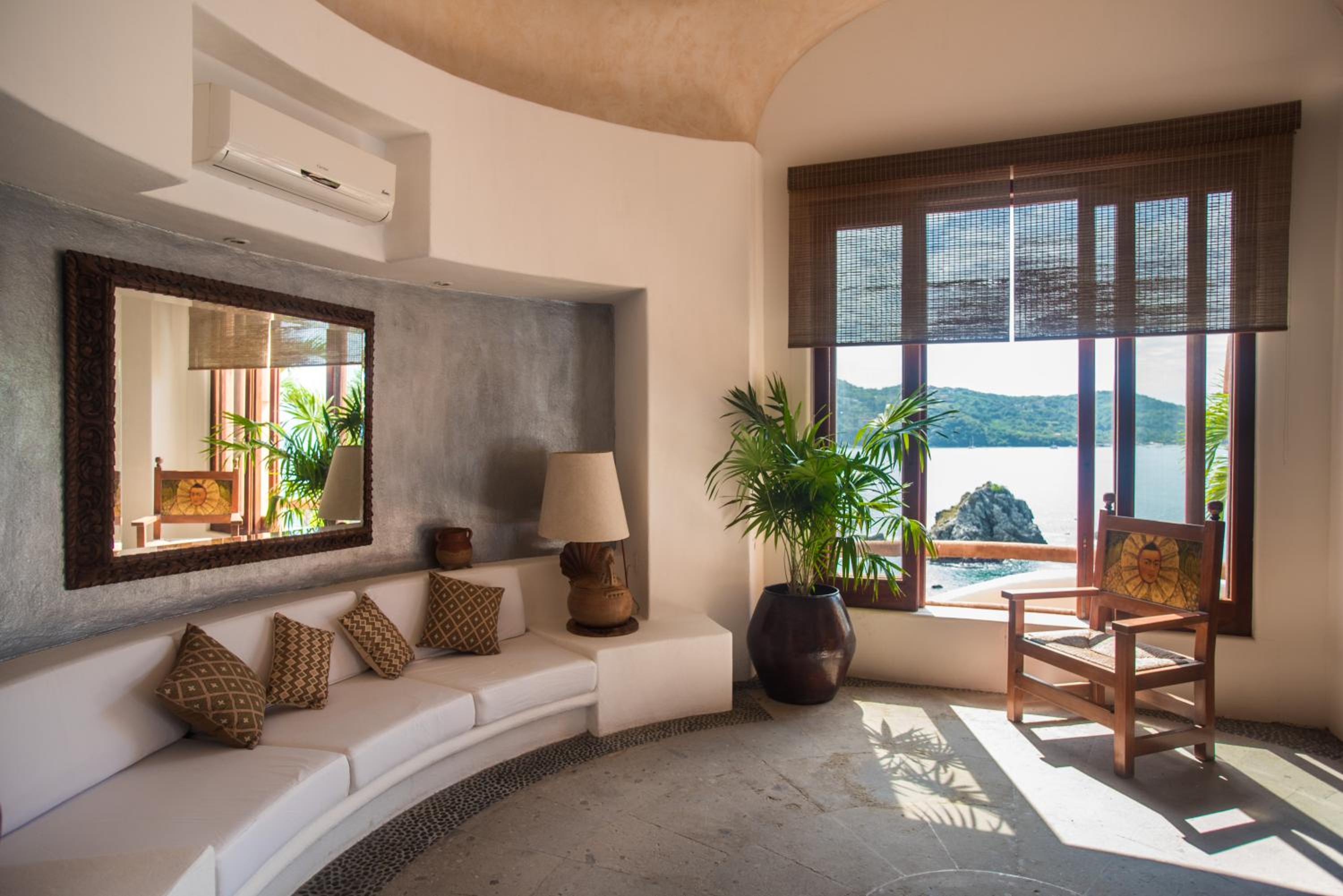 Villa El Murmullo by La Casa Que Canta
