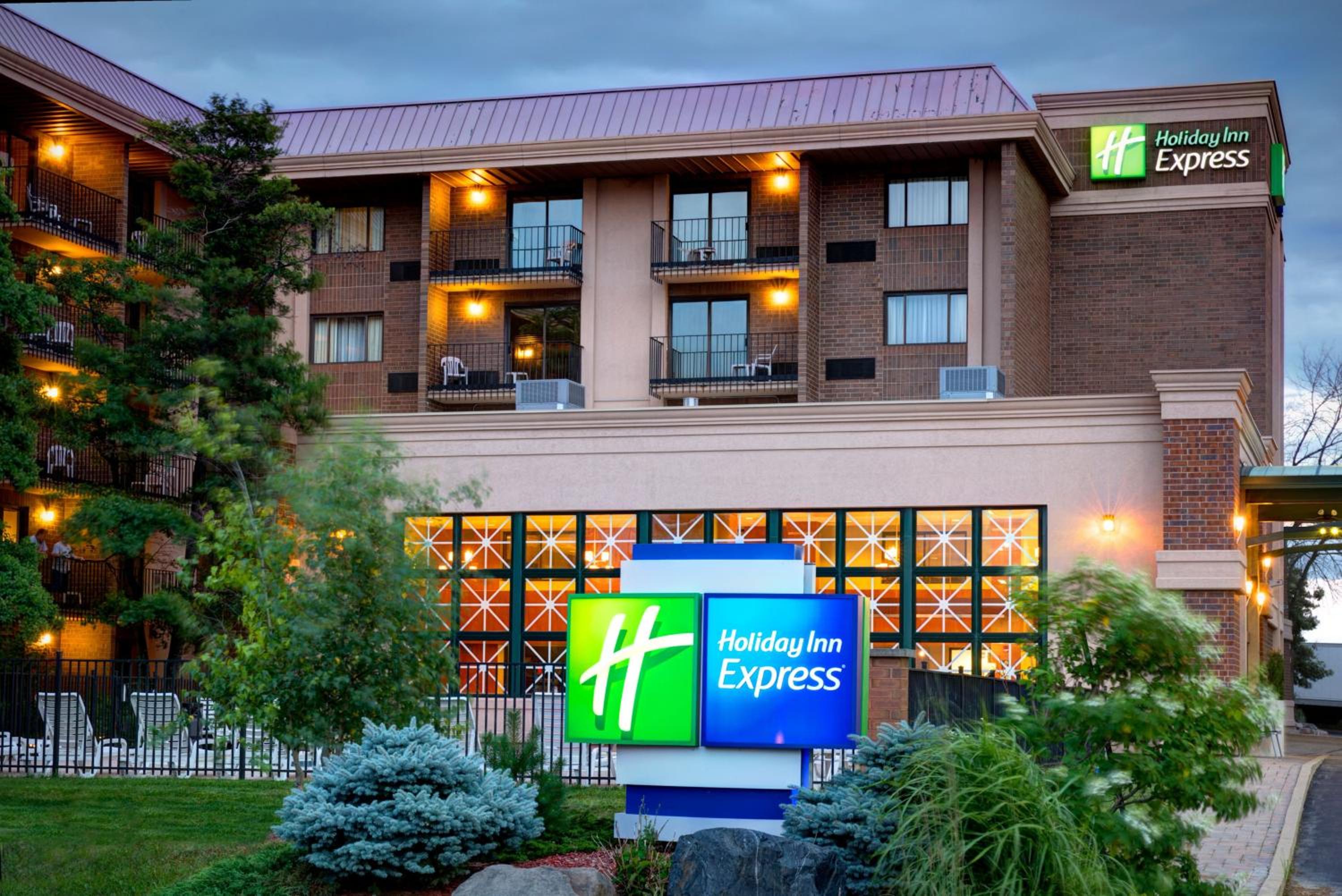 Holiday Inn Express Schaumburg-Rolling Meadows, an IHG Hotel - Property Image 27
