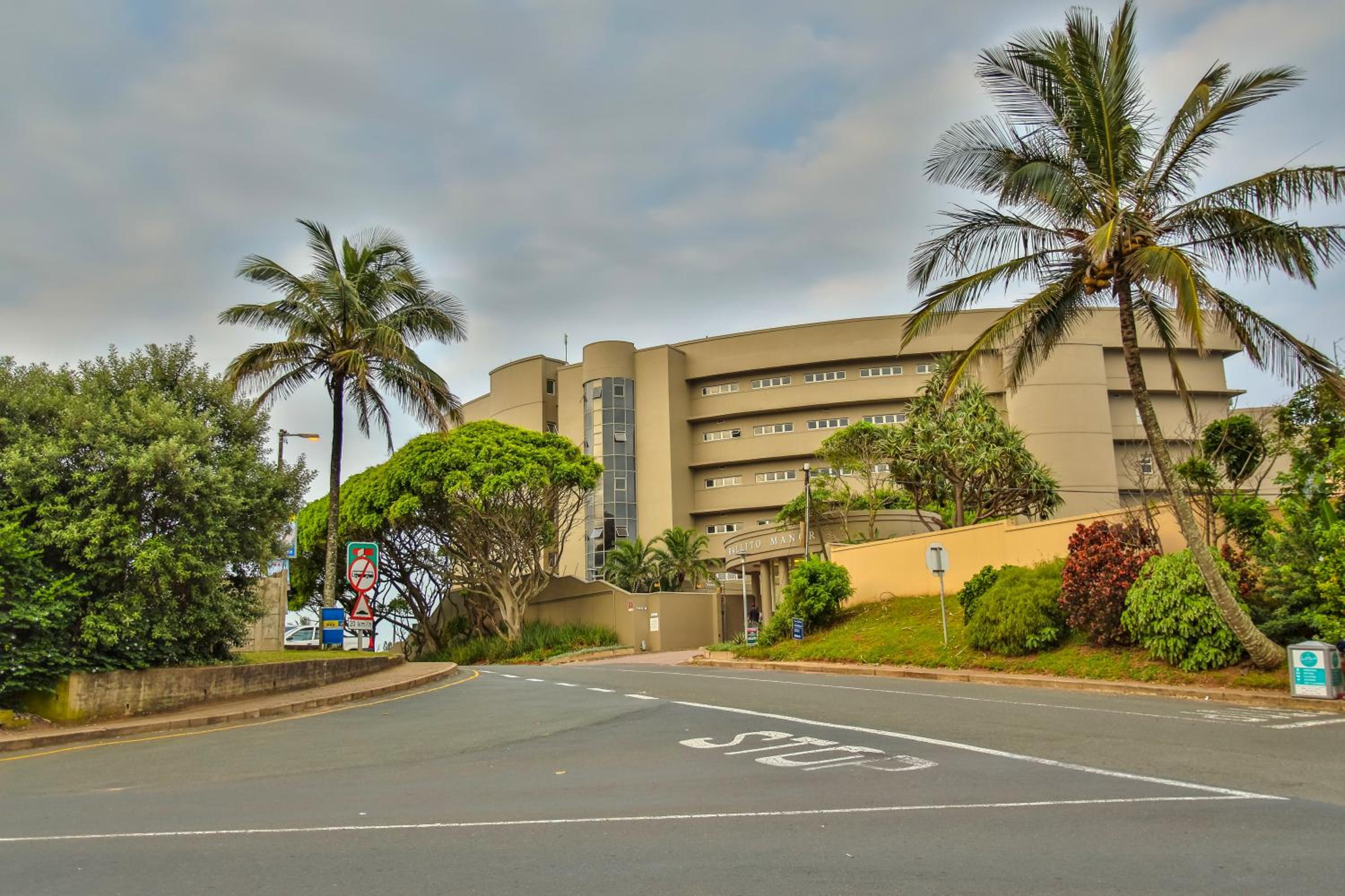 504 Ballito Manor View-Luxury home on the main beach