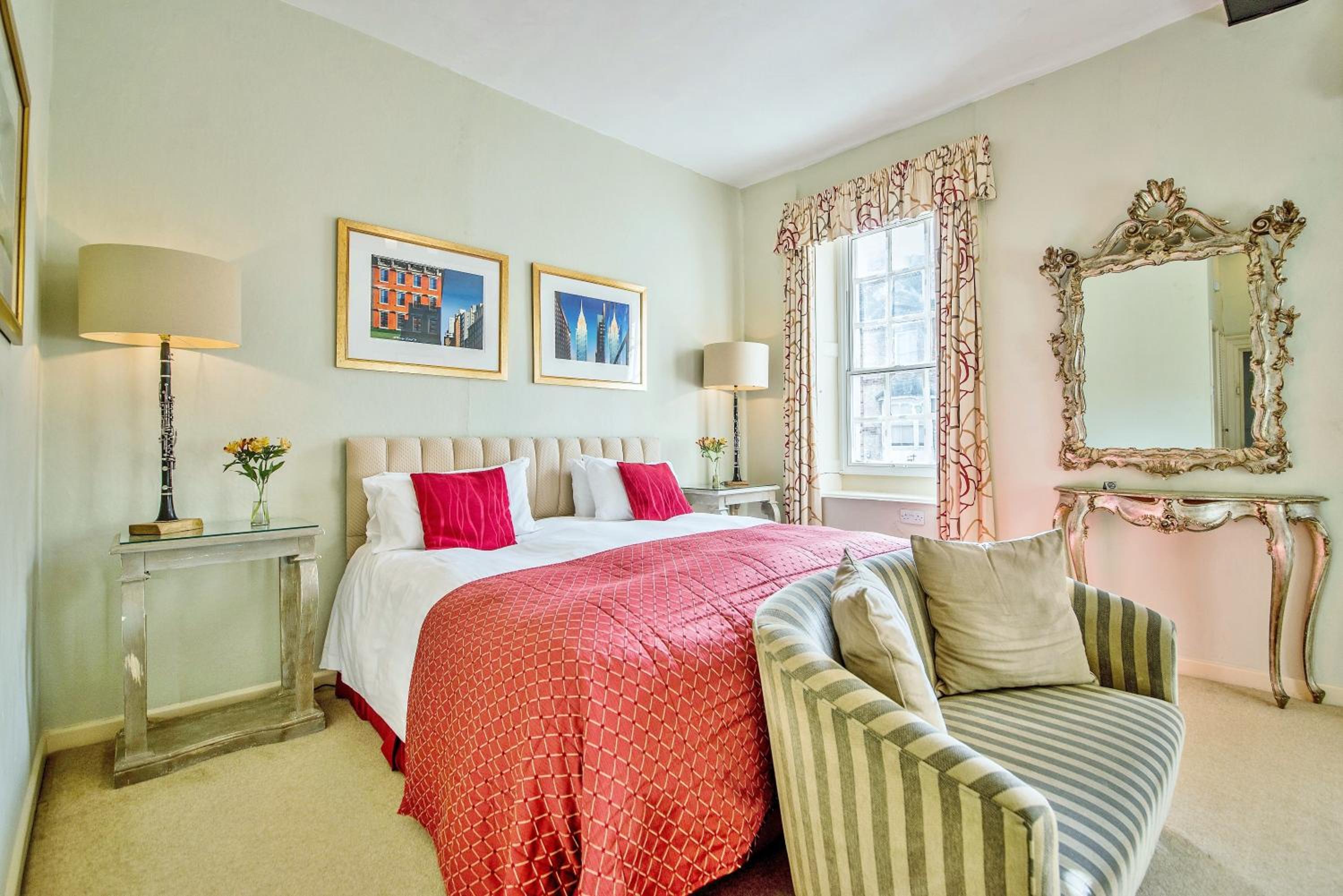 Woodstock Vacations - Marlborough Arms - Property Image 2